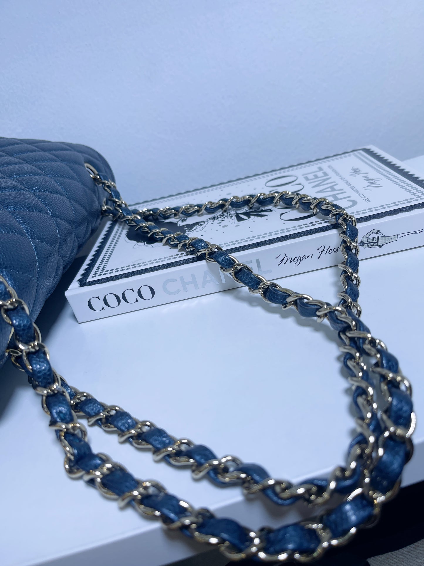 18S CHANEL PEARLY NAVY BLUE CAVIAR MEDIUM CLASSIC DOUBLE FLAP BAG GHW