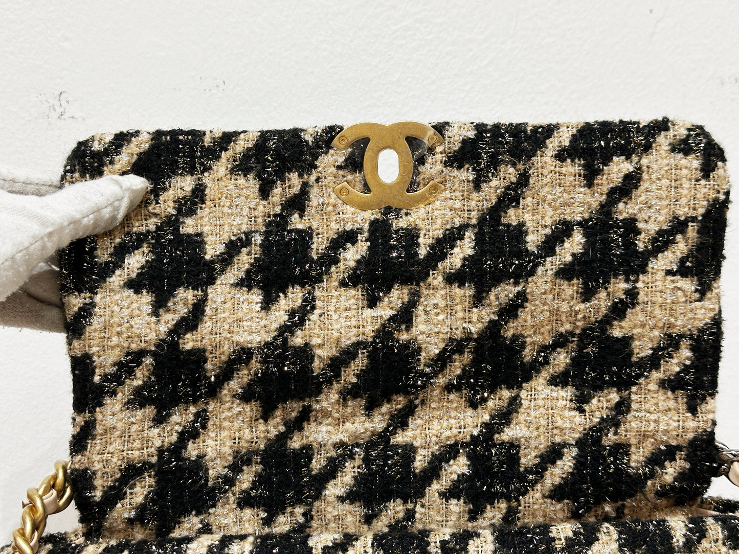 CHANEL 19 Medium Flap Bag in 19K Beige Black Houndstooth Tweed 2863 holo card