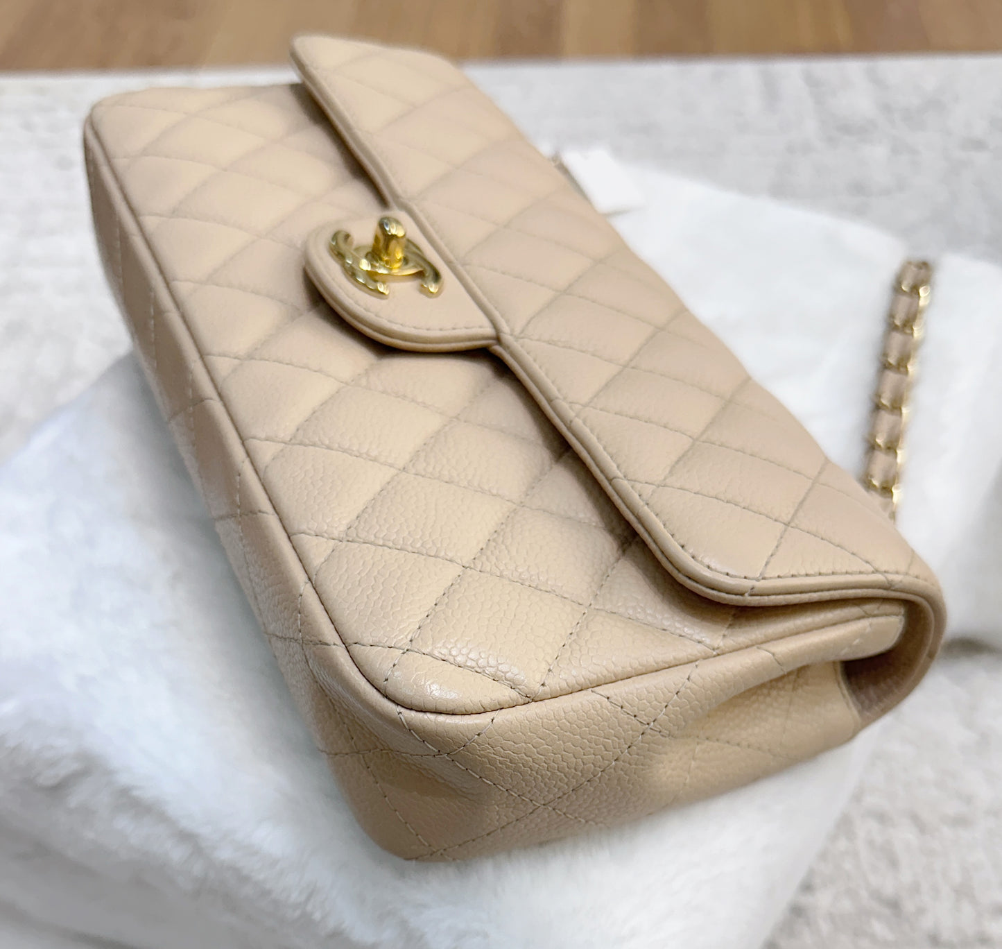 Chanel Classic Vintage Clutch East-west in Beige Color
