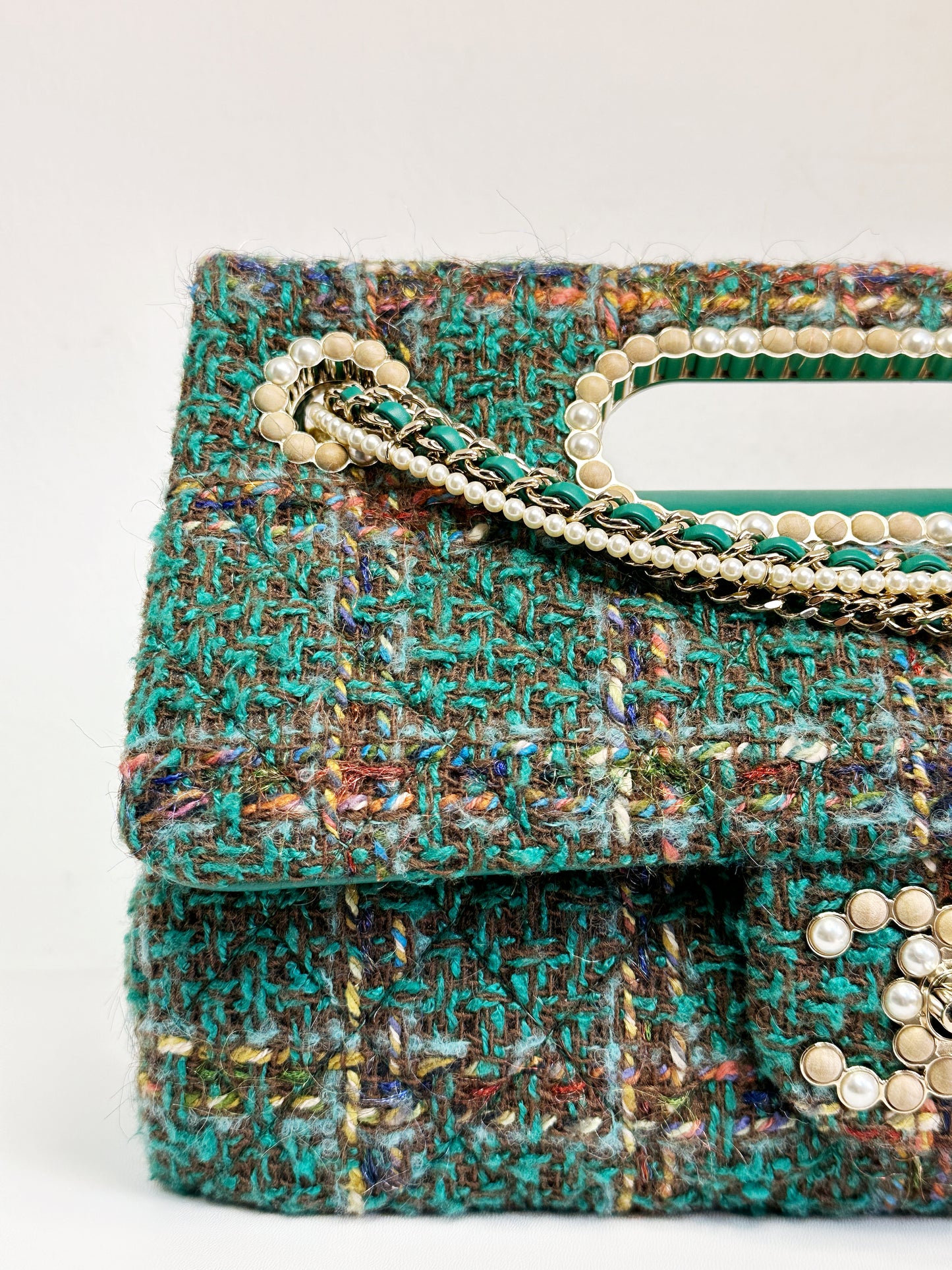 Chanel 23A Women CC Flap Bag Top Handle Wool Silk Green Tweed Glass Wooden Pearls K5TP microchip
