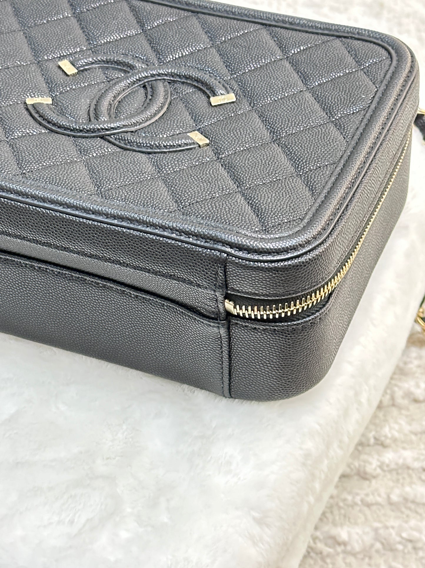 Chanel Filigree Vanity Case Quilted Caviar Medium Black