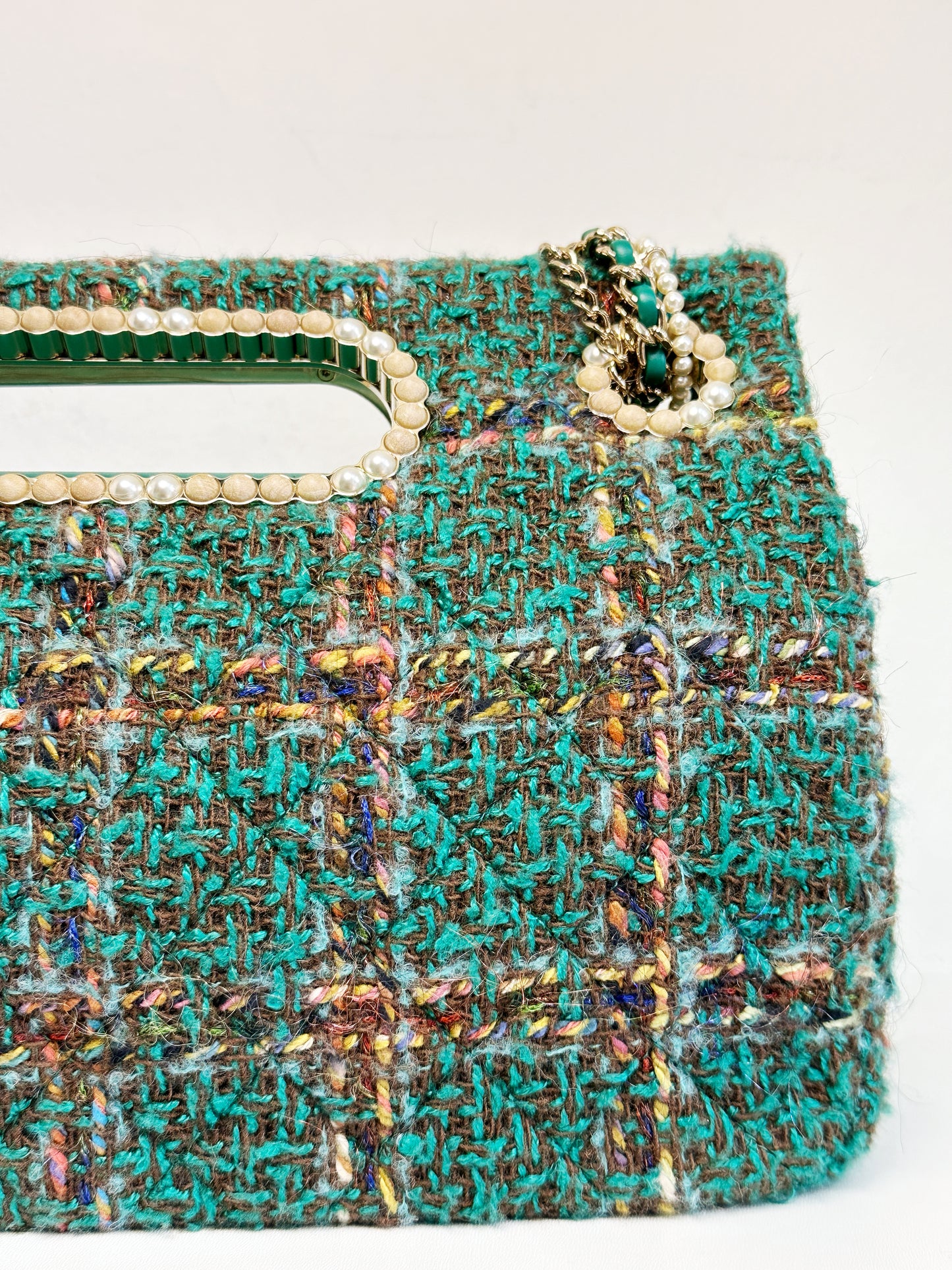 Chanel 23A Women CC Flap Bag Top Handle Wool Silk Green Tweed Glass Wooden Pearls K5TP microchip