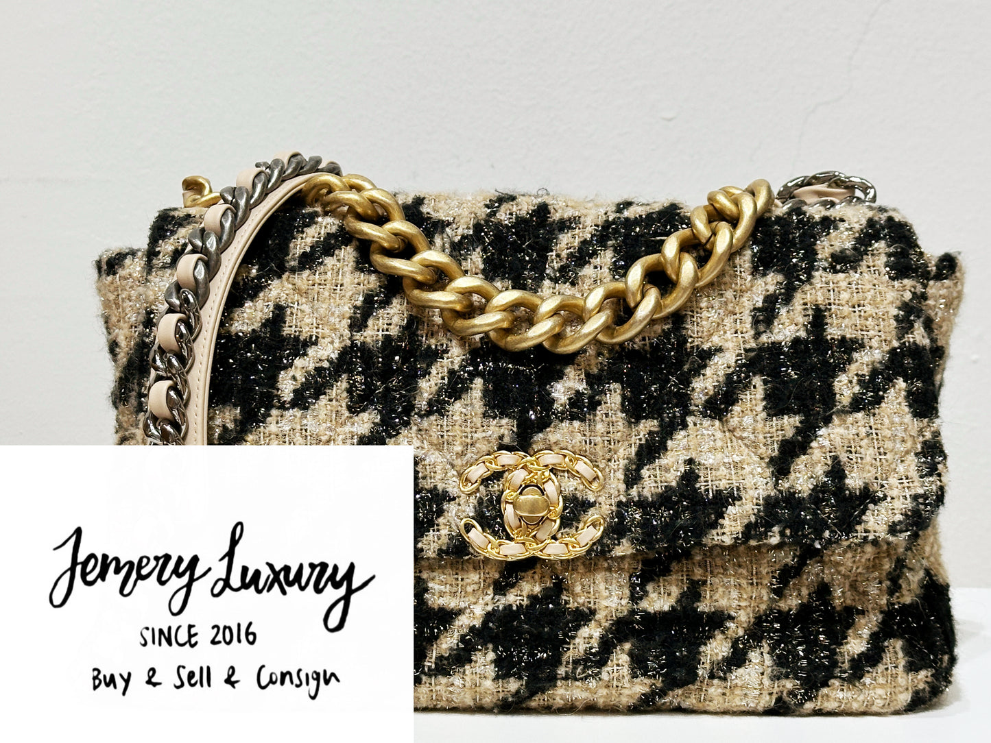 CHANEL 19 Medium Flap Bag in 19K Beige Black Houndstooth Tweed 2863 holo card