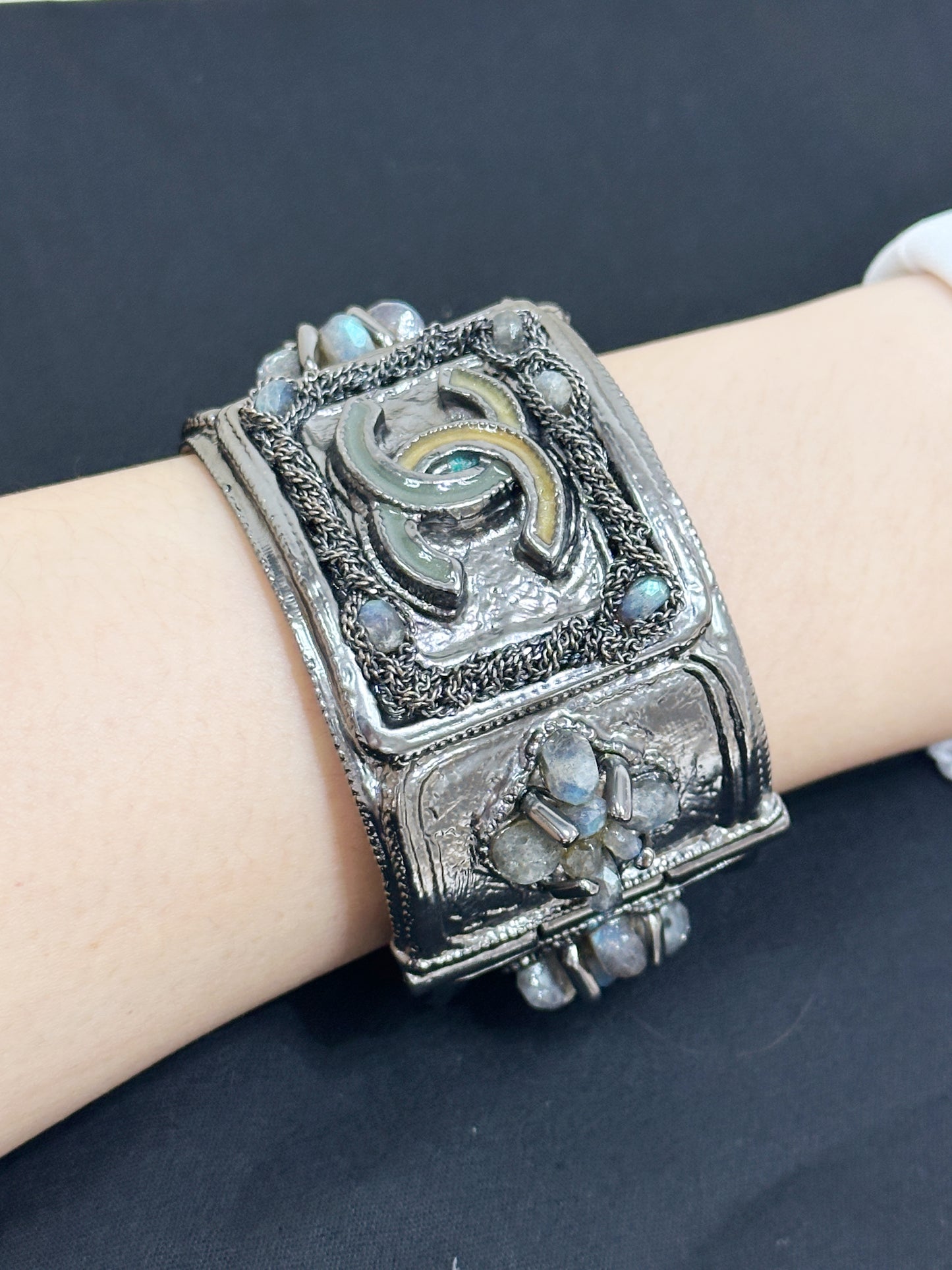CHANEL SILVER FASHION JEWELRY BRACELET 12A GUNMETAL RHINESTONE BANGLE