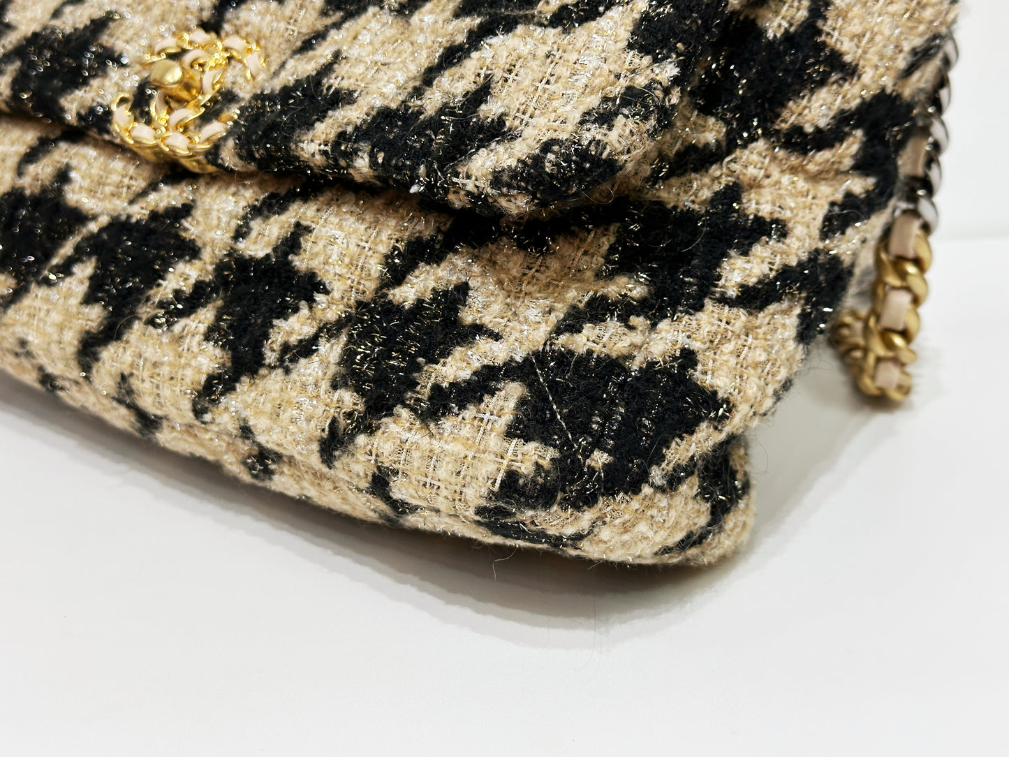 CHANEL 19 Medium Flap Bag in 19K Beige Black Houndstooth Tweed 2863 holo card