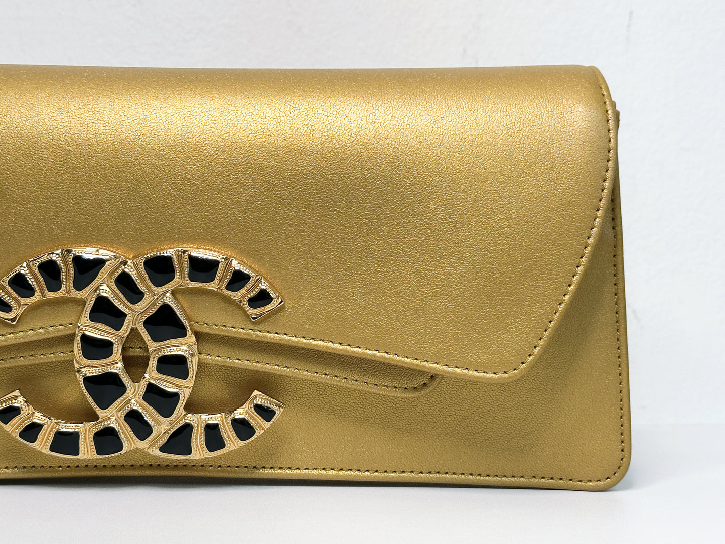 Chanel Lambskin Evening In Egypt Clutch Gold 2815 holo card