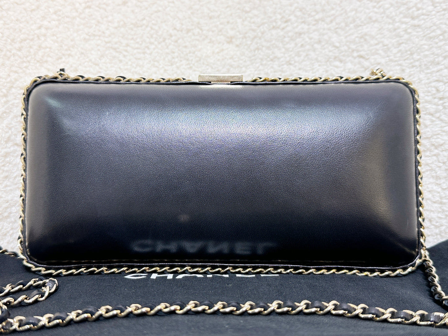 Chanel Black Lambskin Leather Kisslock CC evening Chain Clutch Crossbody 1832 holo