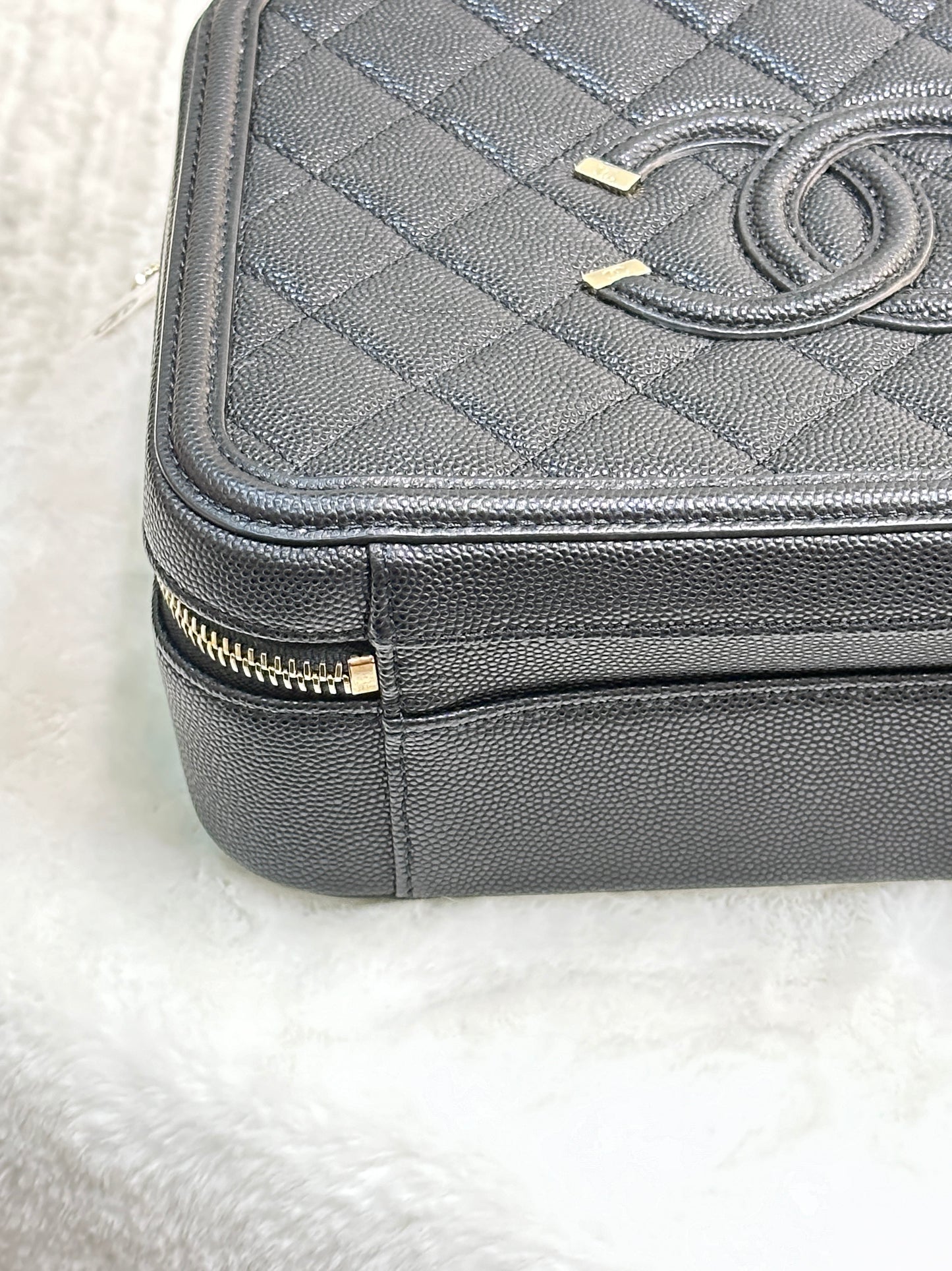 Chanel Filigree Vanity Case Quilted Caviar Medium Black