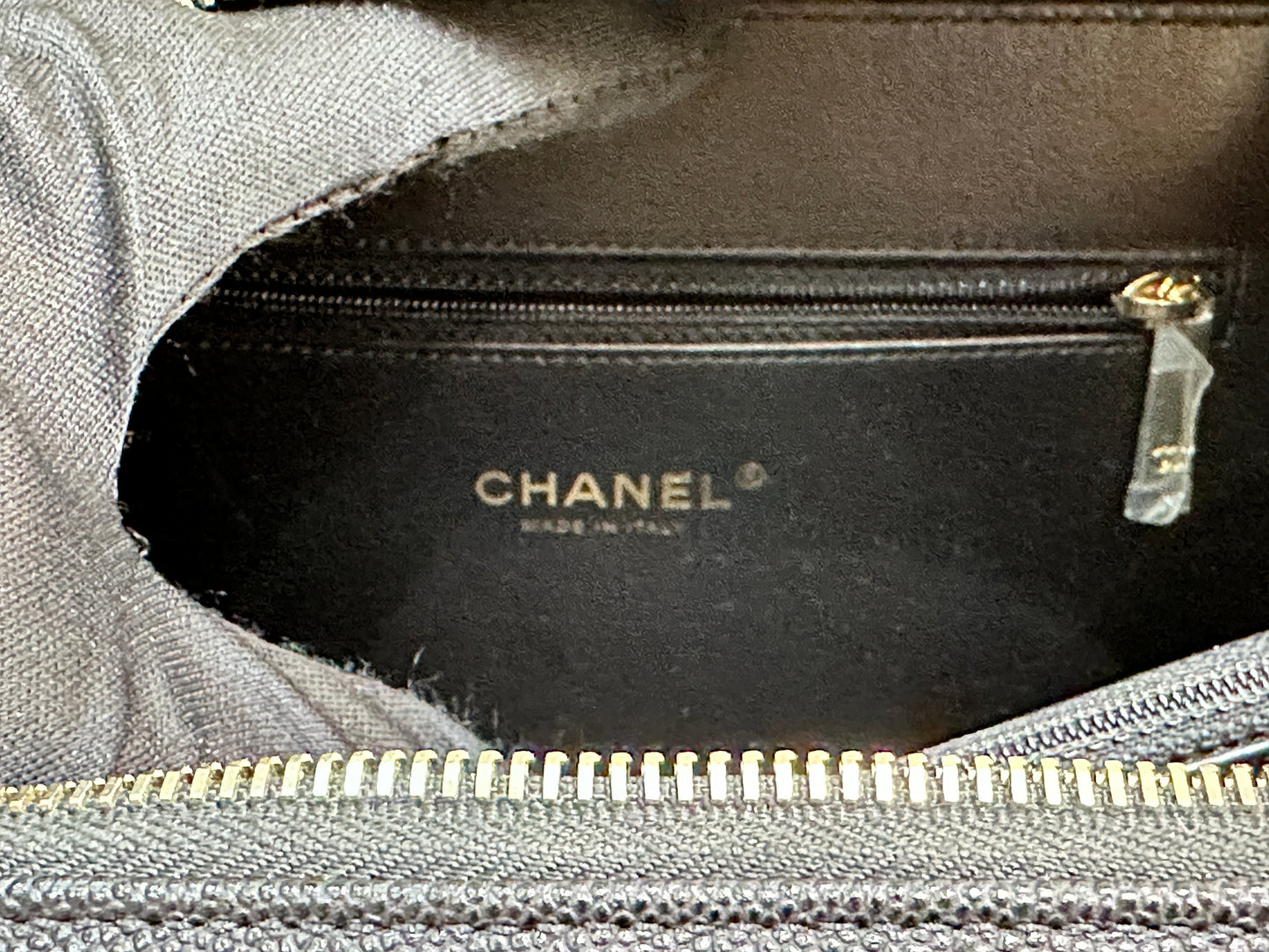 Chanel Filigree Vanity Case Quilted Caviar Medium Black