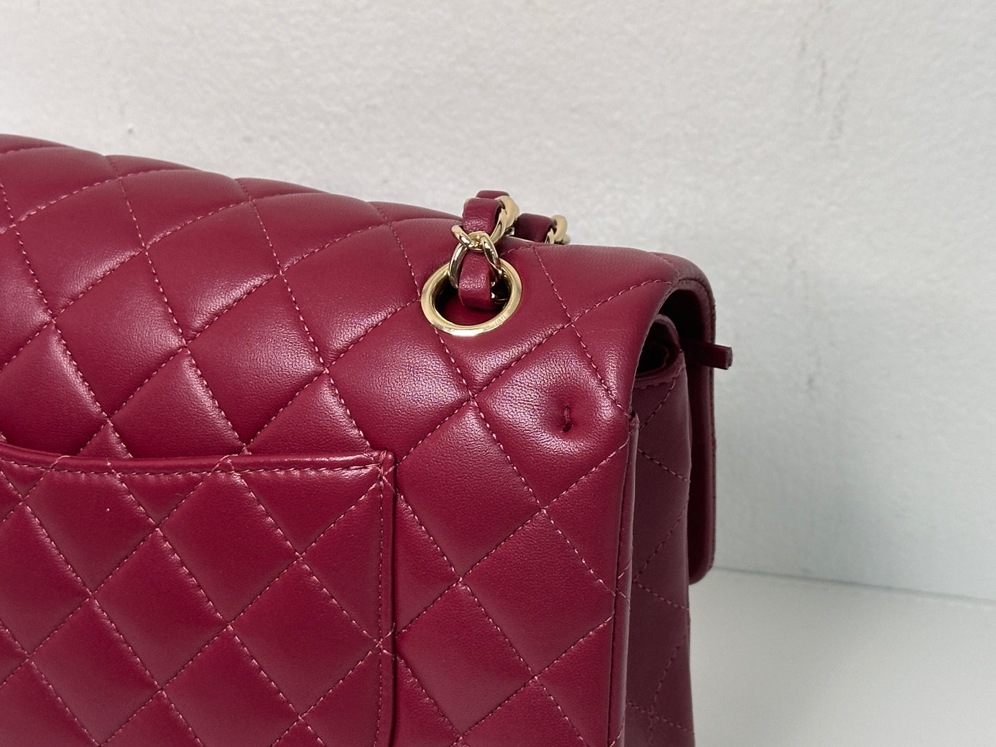 CHANEL MEDIUM 21A CLASSIC DOUBLE FLAP BAG LAMBSKIN DARK RED LGHW ULLK microchip