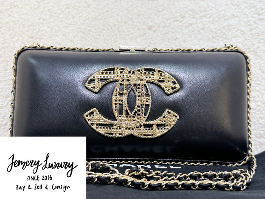 Chanel Black Lambskin Leather Kisslock CC evening Chain Clutch Crossbody 1832 holo