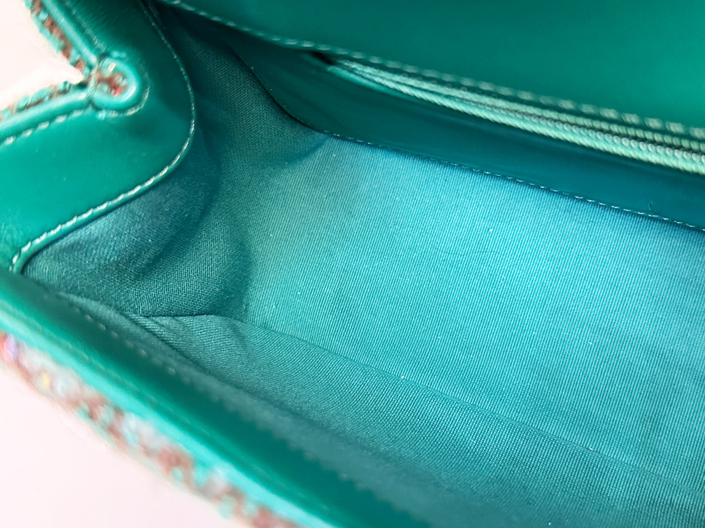 Chanel 23A Women CC Flap Bag Top Handle Wool Silk Green Tweed Glass Wooden Pearls K5TP microchip