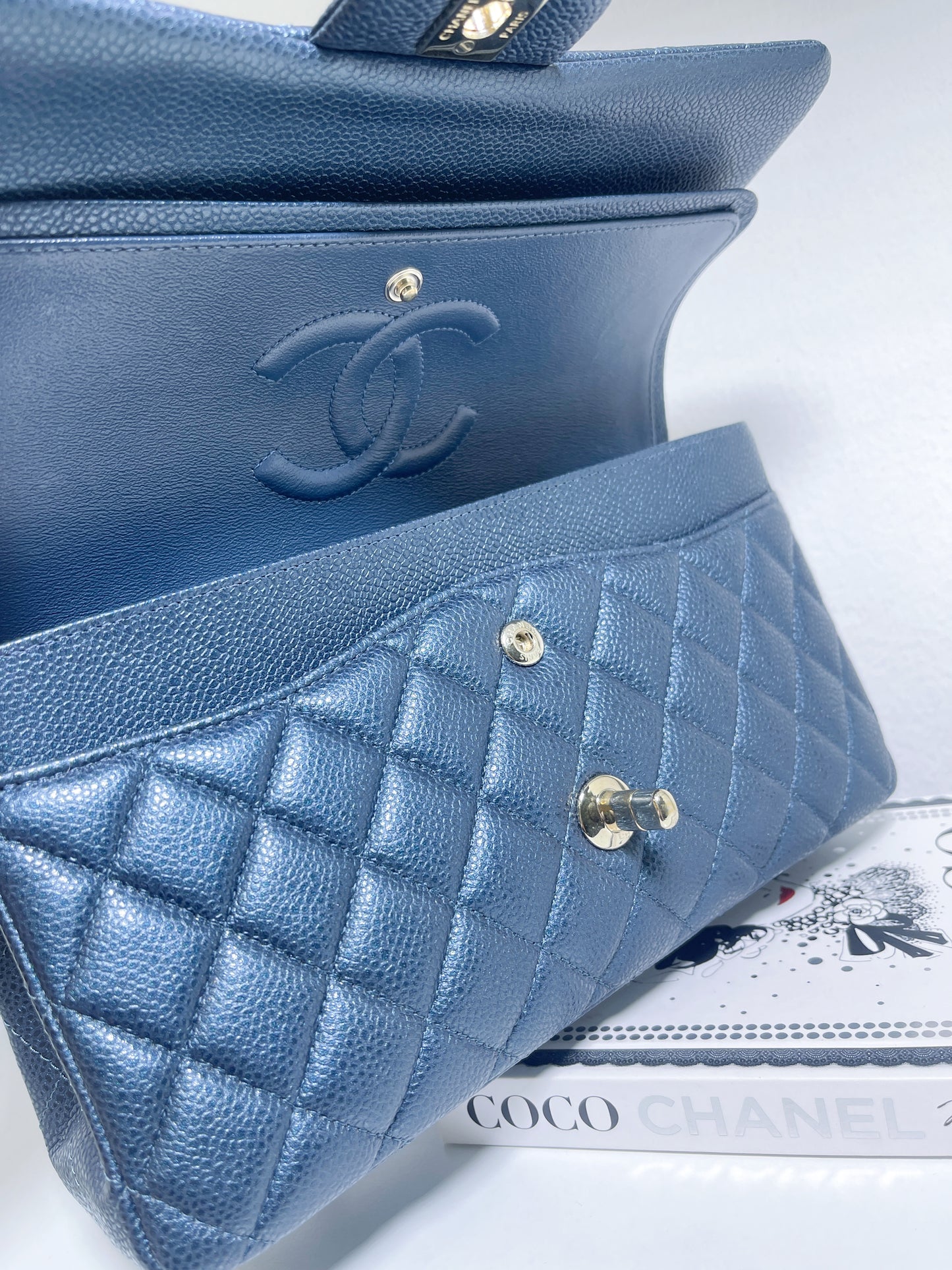 18S CHANEL PEARLY NAVY BLUE CAVIAR MEDIUM CLASSIC DOUBLE FLAP BAG GHW