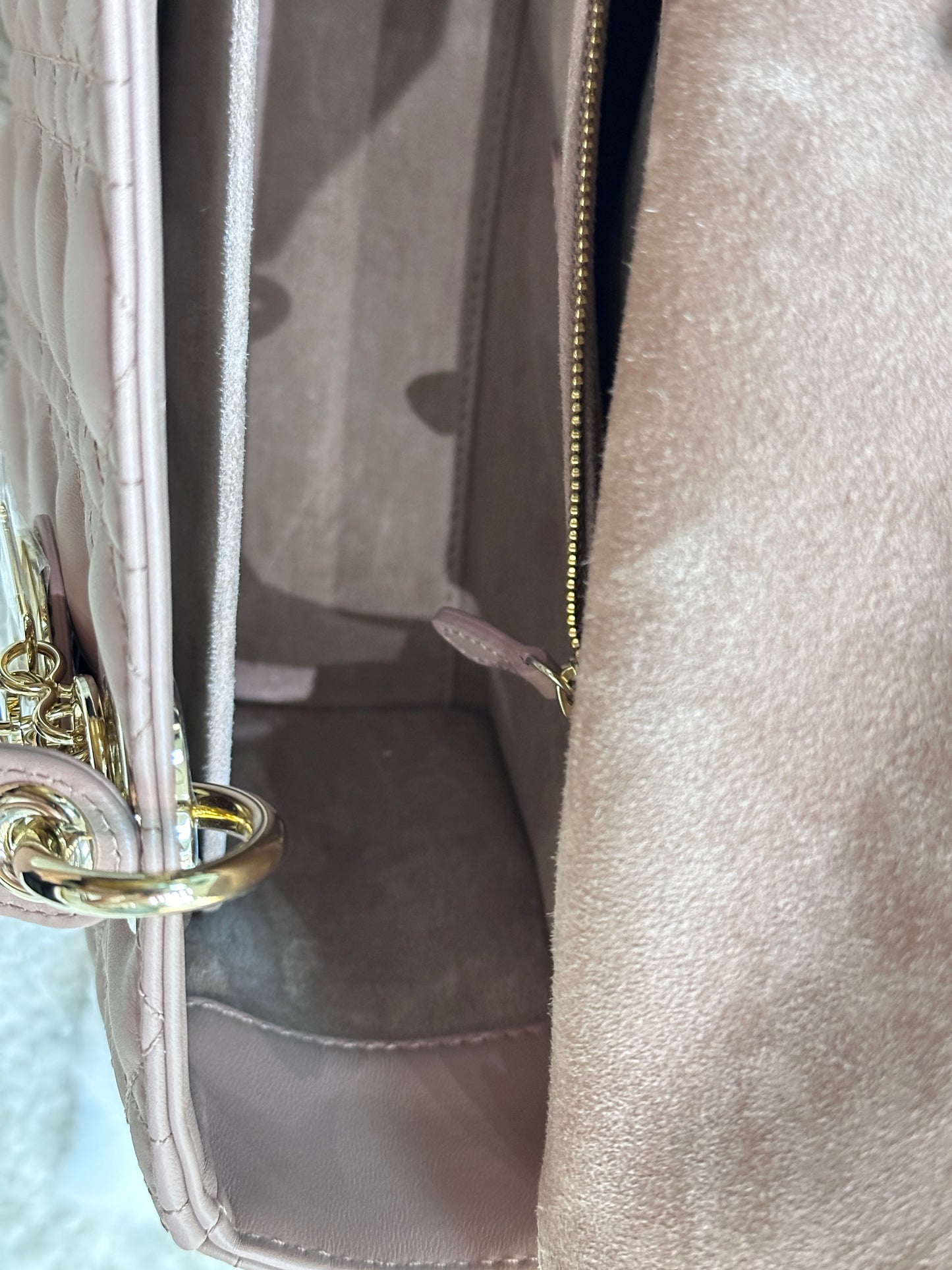 CHRISTIAN DIOR Lambskin Cannage Medium Lady Dior Fard