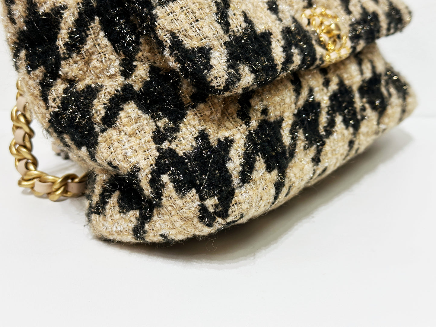 CHANEL 19 Medium Flap Bag in 19K Beige Black Houndstooth Tweed 2863 holo card