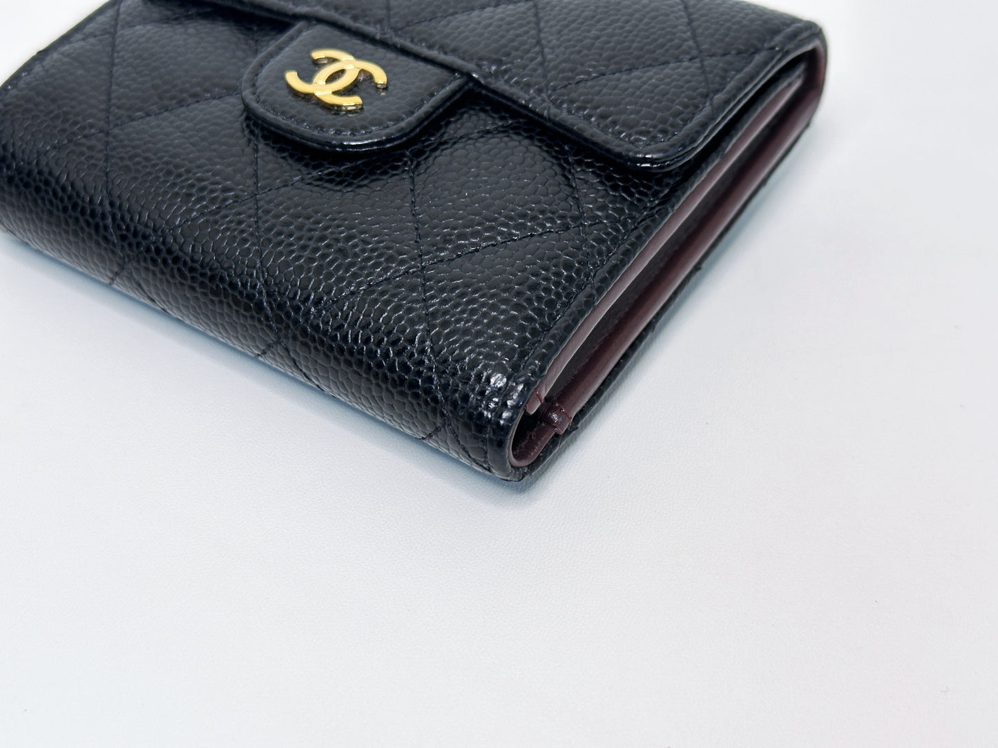 CHANEL CLASSIC TRIFOLD COMPACT IN BLACK CAVIAR WALLET GHW E6HN holo