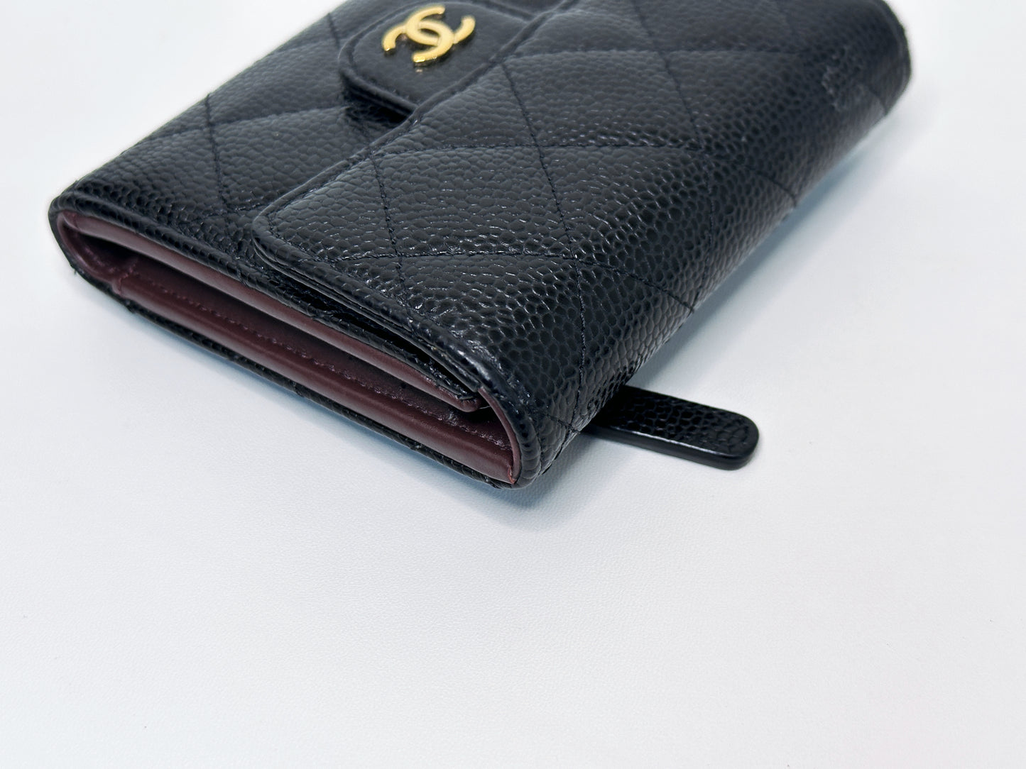 CHANEL CLASSIC TRIFOLD COMPACT IN BLACK CAVIAR WALLET GHW E6HN holo