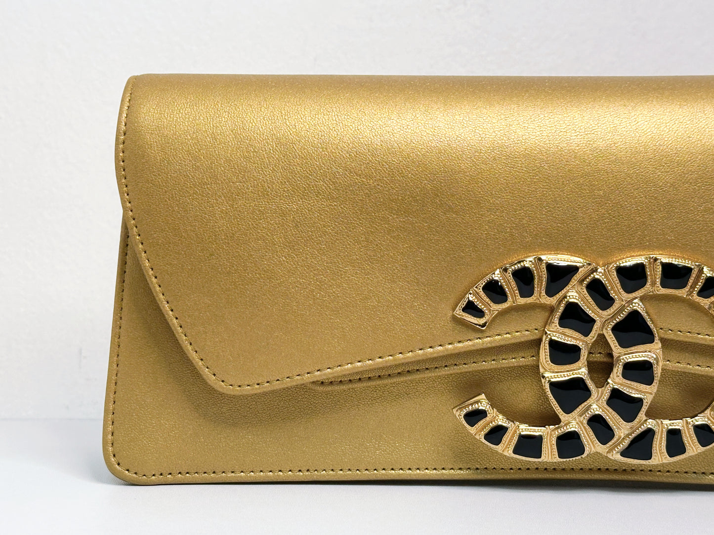 Chanel Lambskin Evening In Egypt Clutch Gold 2815 holo card