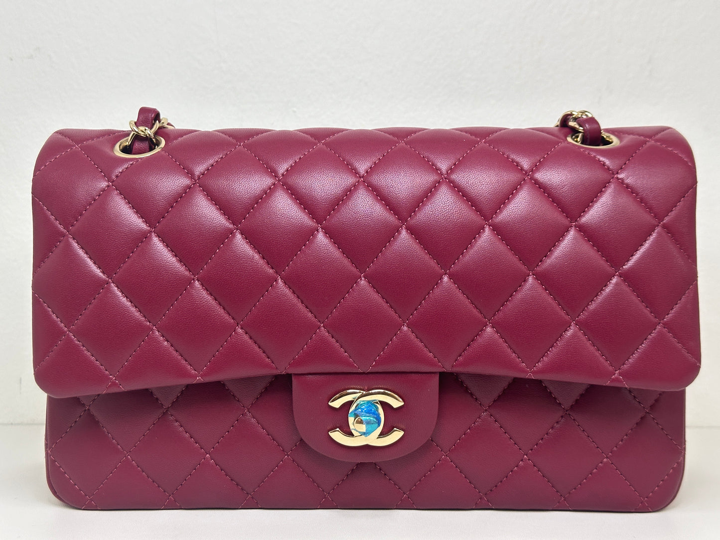 CHANEL MEDIUM 21A CLASSIC DOUBLE FLAP BAG LAMBSKIN DARK RED LGHW ULLK microchip
