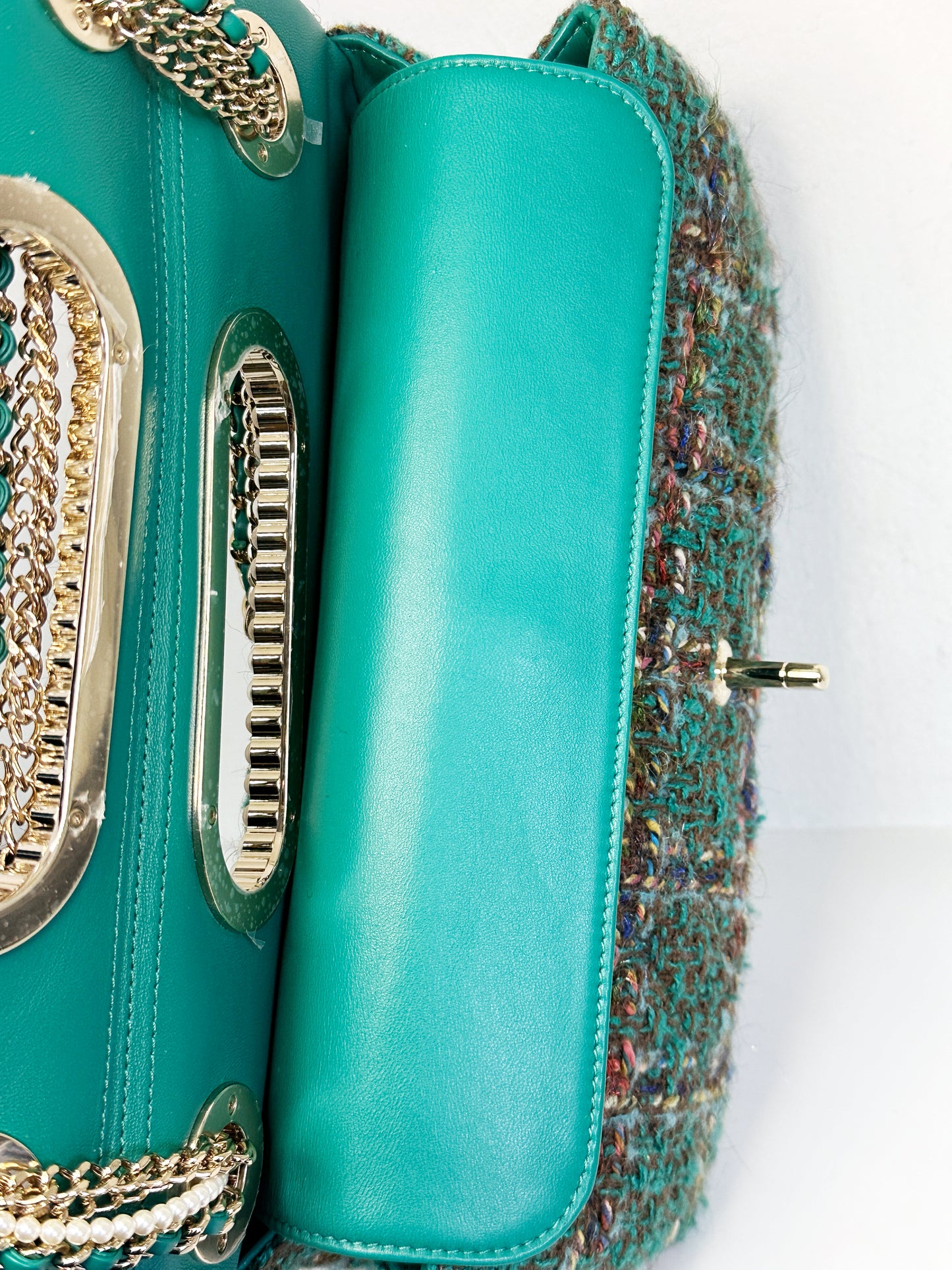 Chanel 23A Women CC Flap Bag Top Handle Wool Silk Green Tweed Glass Wooden Pearls K5TP microchip