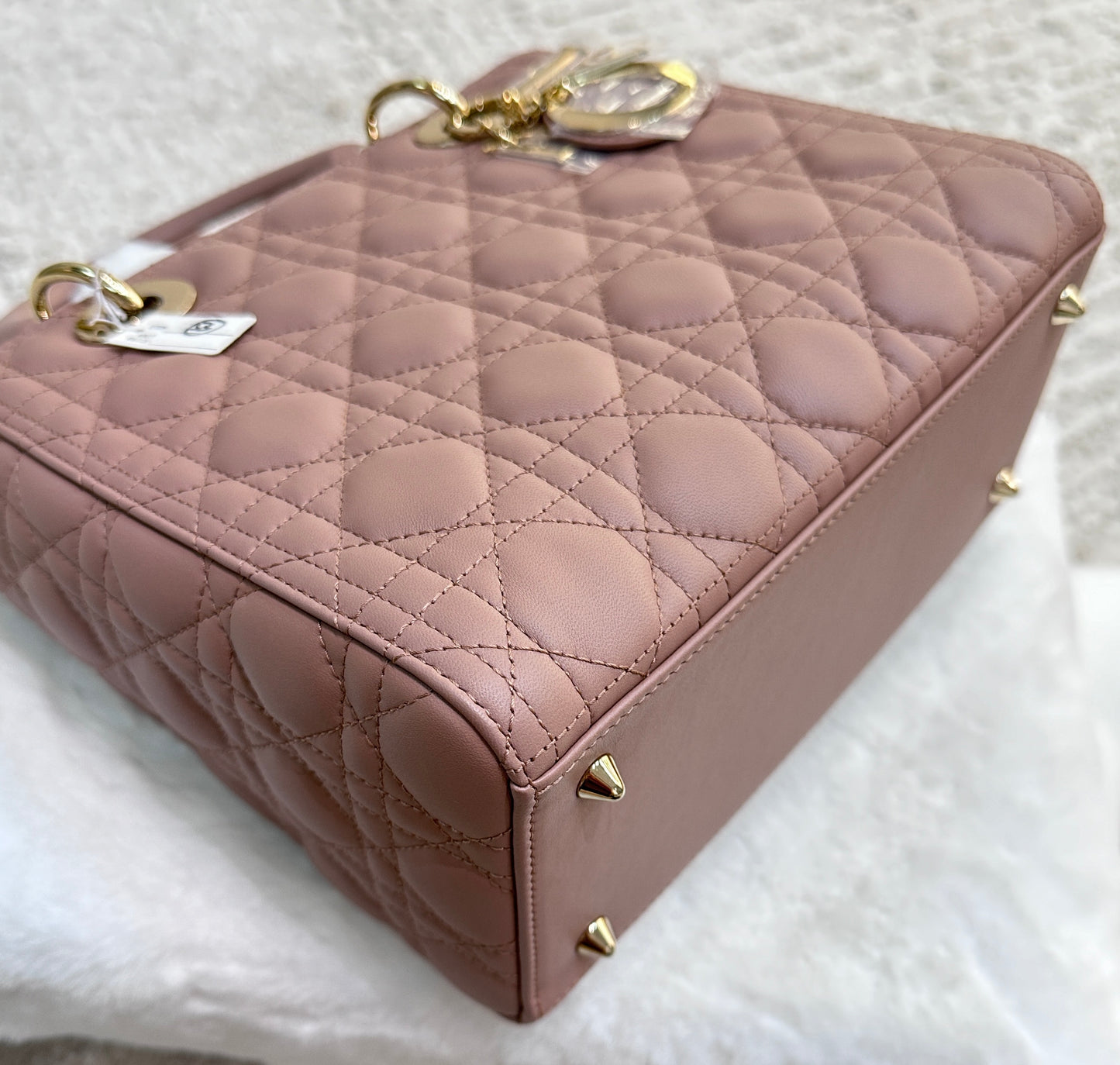 CHRISTIAN DIOR Lambskin Cannage Medium Lady Dior Fard