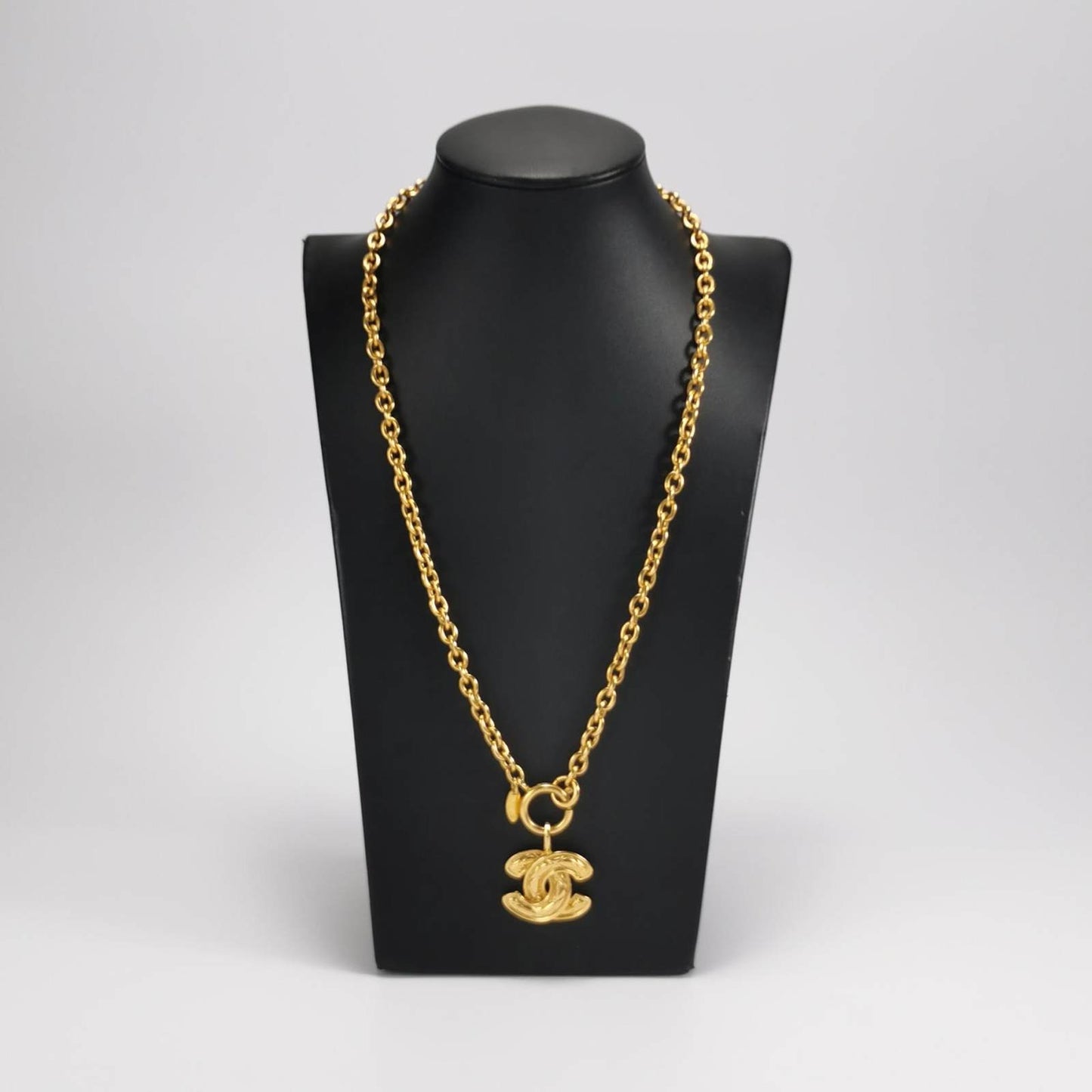 Chanel Coco Mark Necklace Gold 1980-1990s diamond-quilted CC pendant necklace
