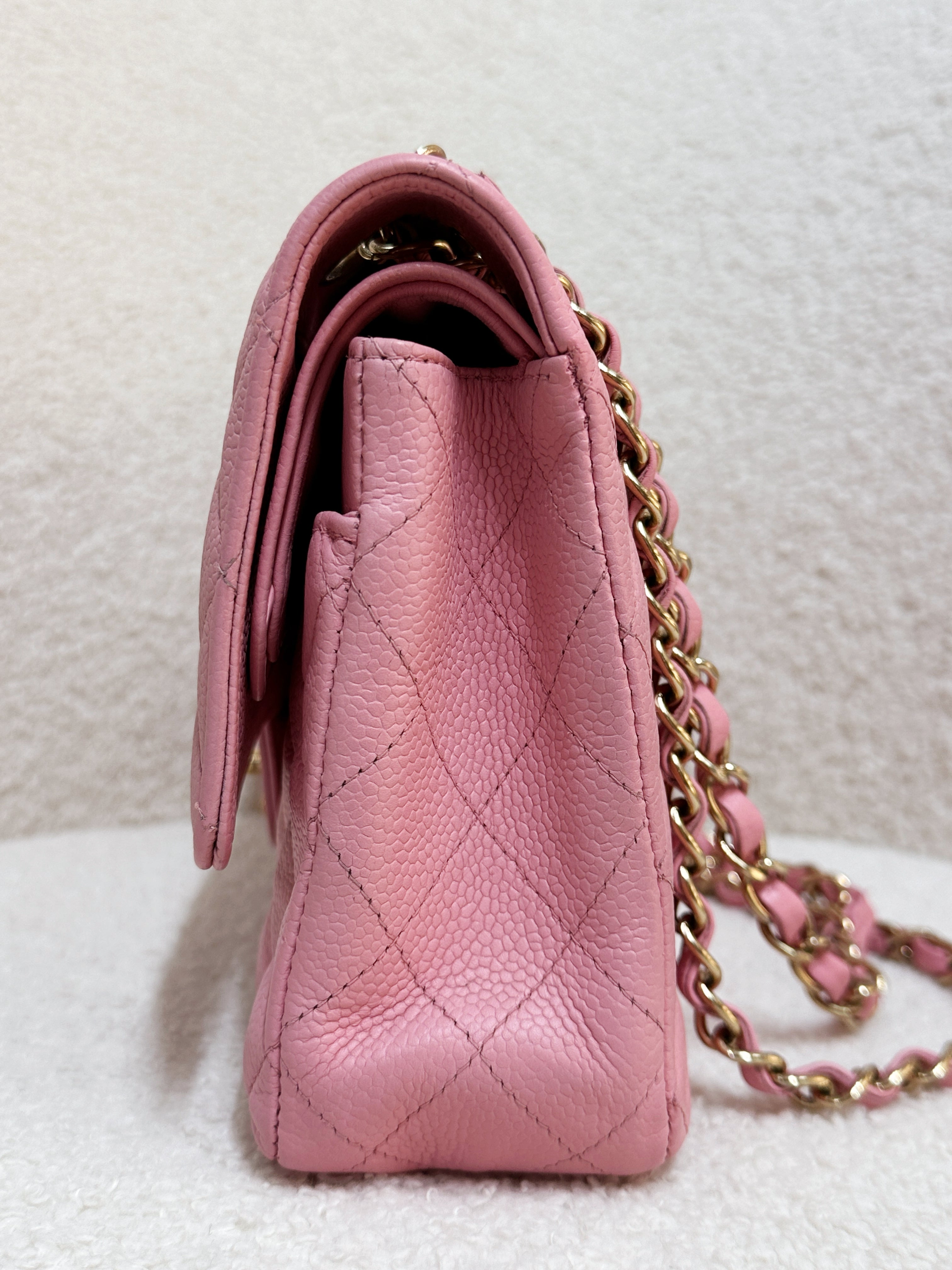 Chanel Medium Vintage Sakura Pink Caviar Classic Double Flap Bag 24K GHW 86 holo(body lightly touched)