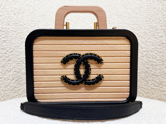Chanel Beech Wood Lambskin CC Vanity Case Black PHOT microchip