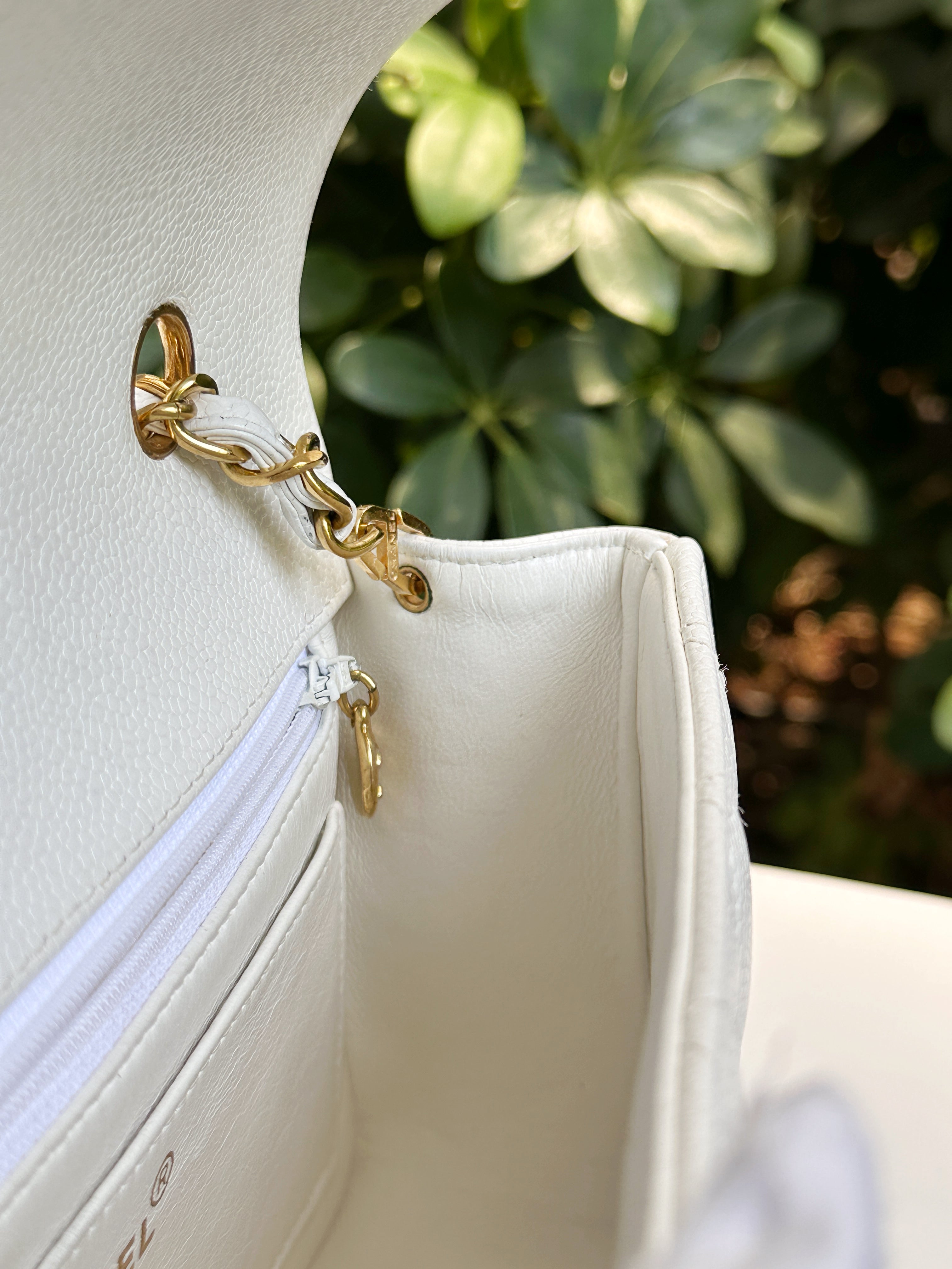 Chanel Vintage Quilted Diana Flap Bag Caviar White 33 holo card