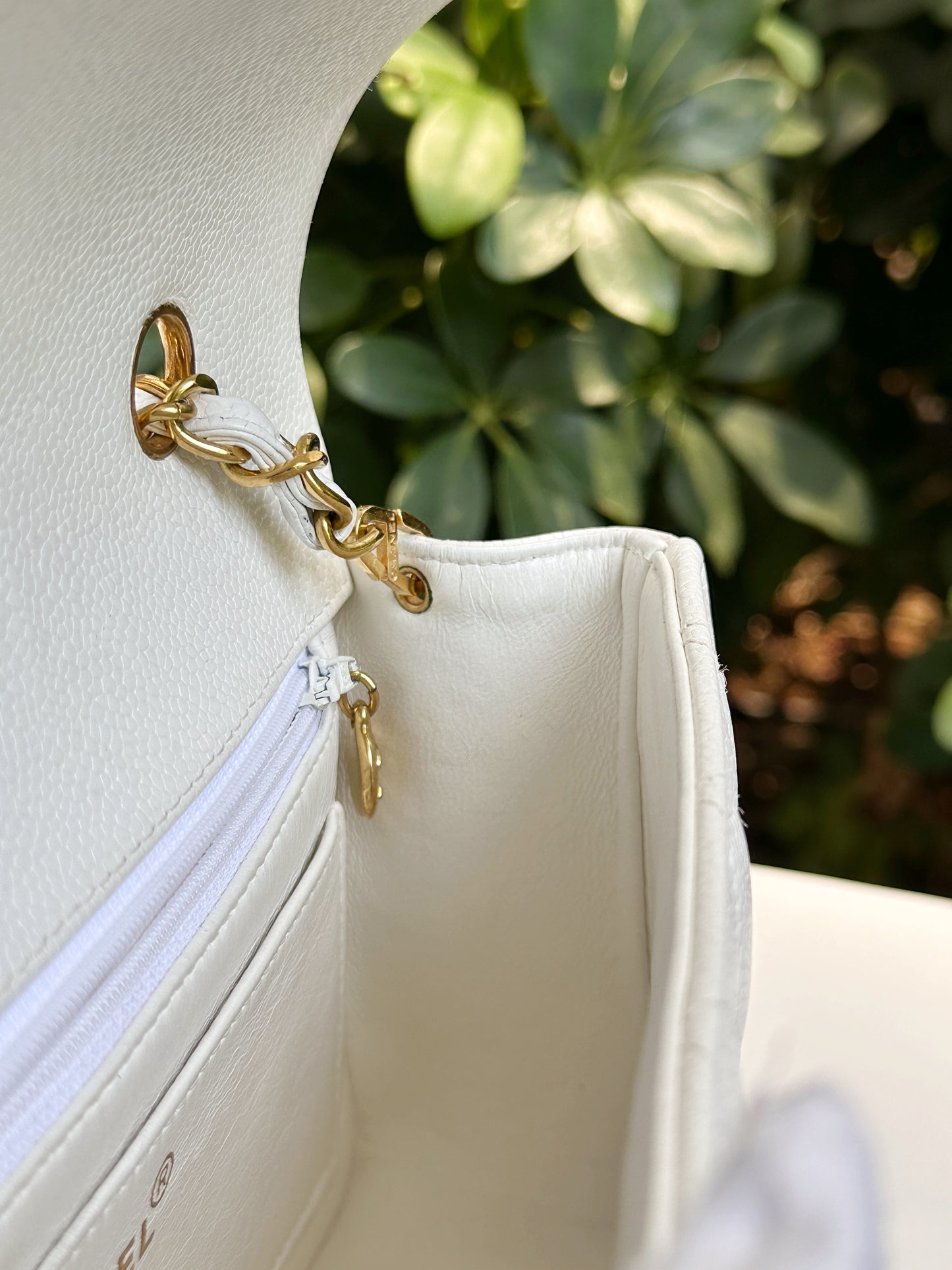 Chanel Vintage Quilted Diana Flap Bag Caviar White 33 holo card