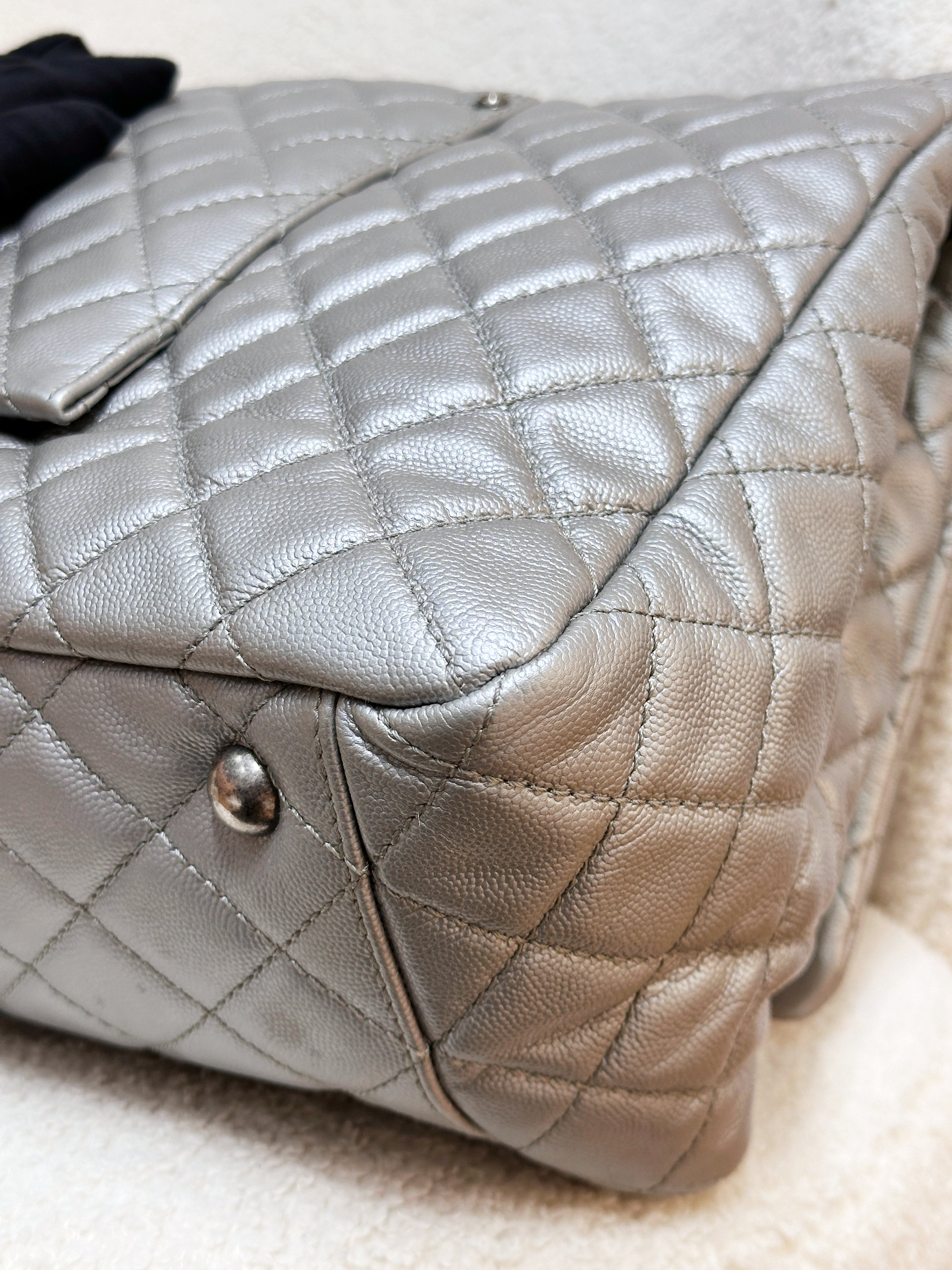 Chanel 2017 Caviar Classic Quilted XXL Travel Flap shoulder bag Metallic Silver SHW 2257 holo card