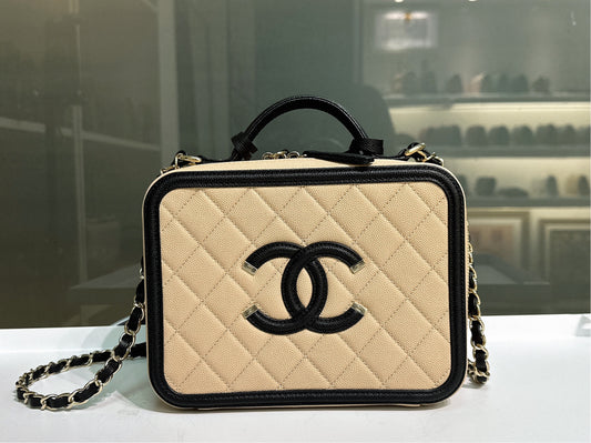 Chanel Medium Vanity Case Beige Black