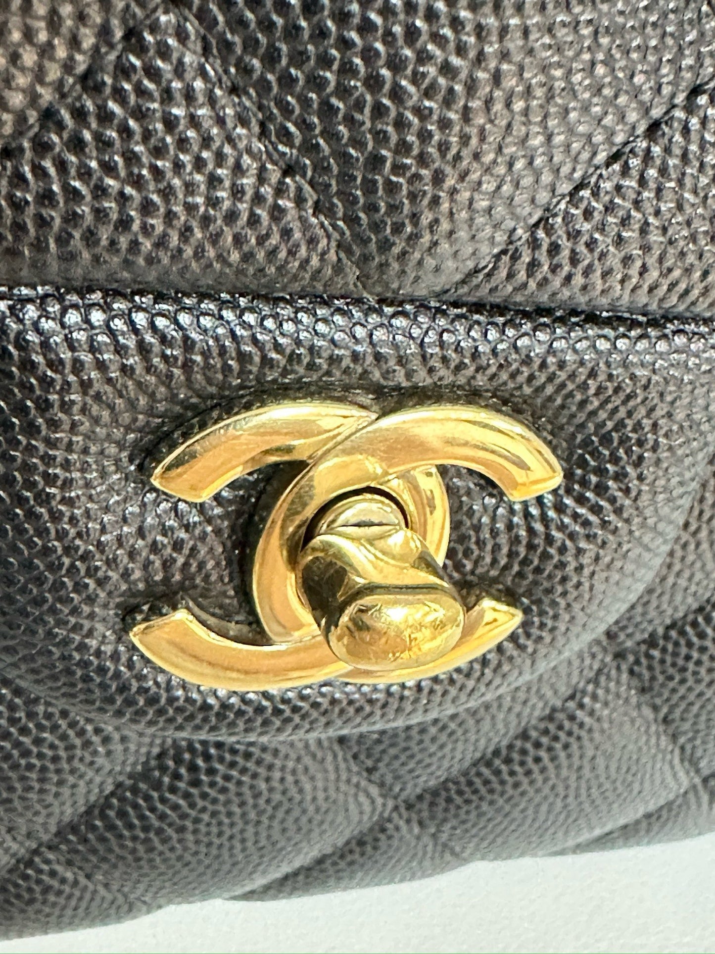 Chanel Quilted Caviar Classic Clutch GHW Black 2657 holo card