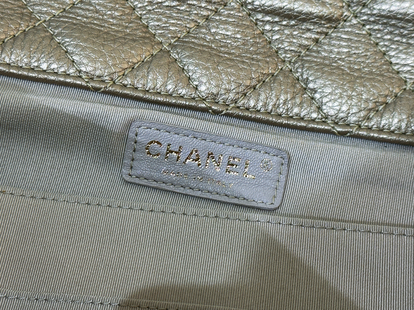 Chanel 2018 Calfskin Quilted XXL Travel Flap shoulder bag Metallic Gold GHW 2510 holo card