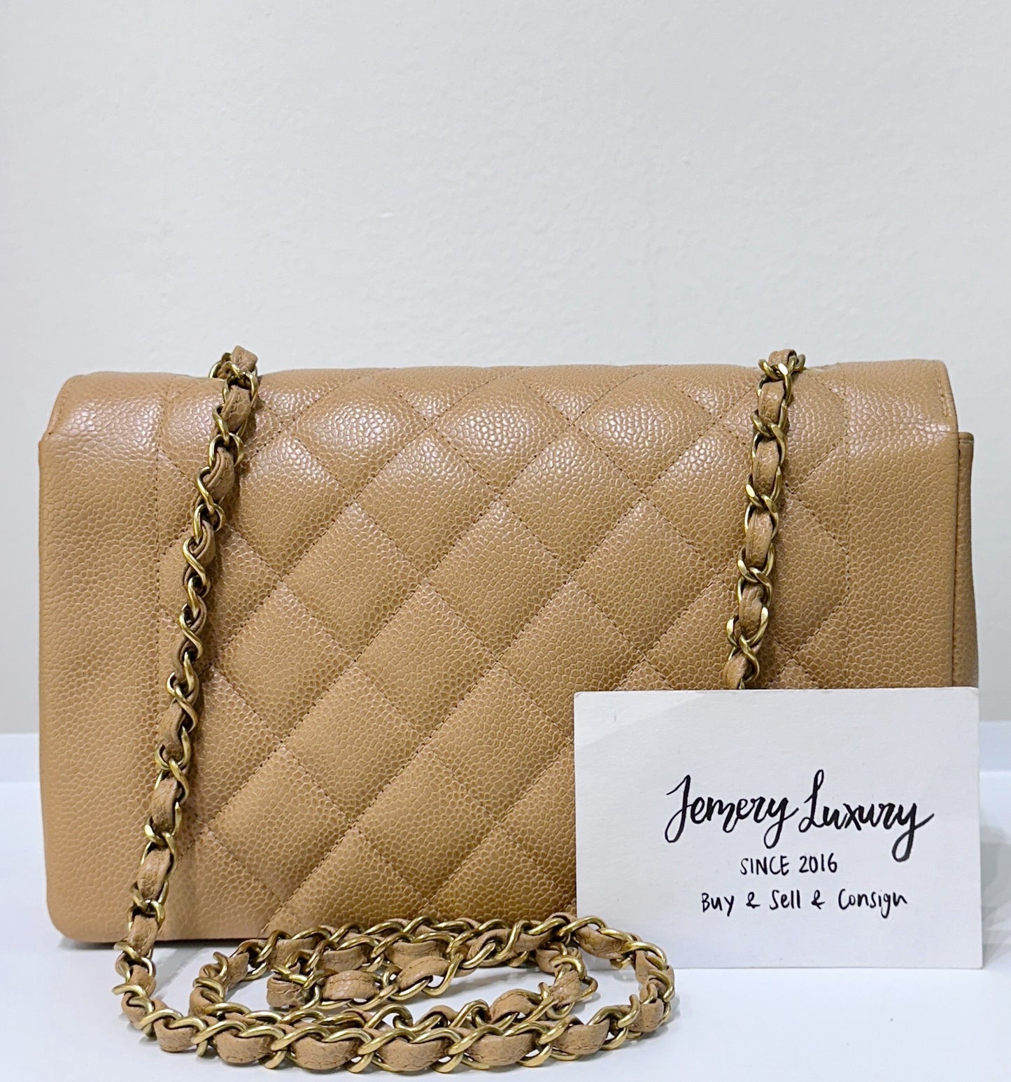 Chanel Vintage Medium Diana Flap Bag Beige Caviar Gold Hardware 29 holo