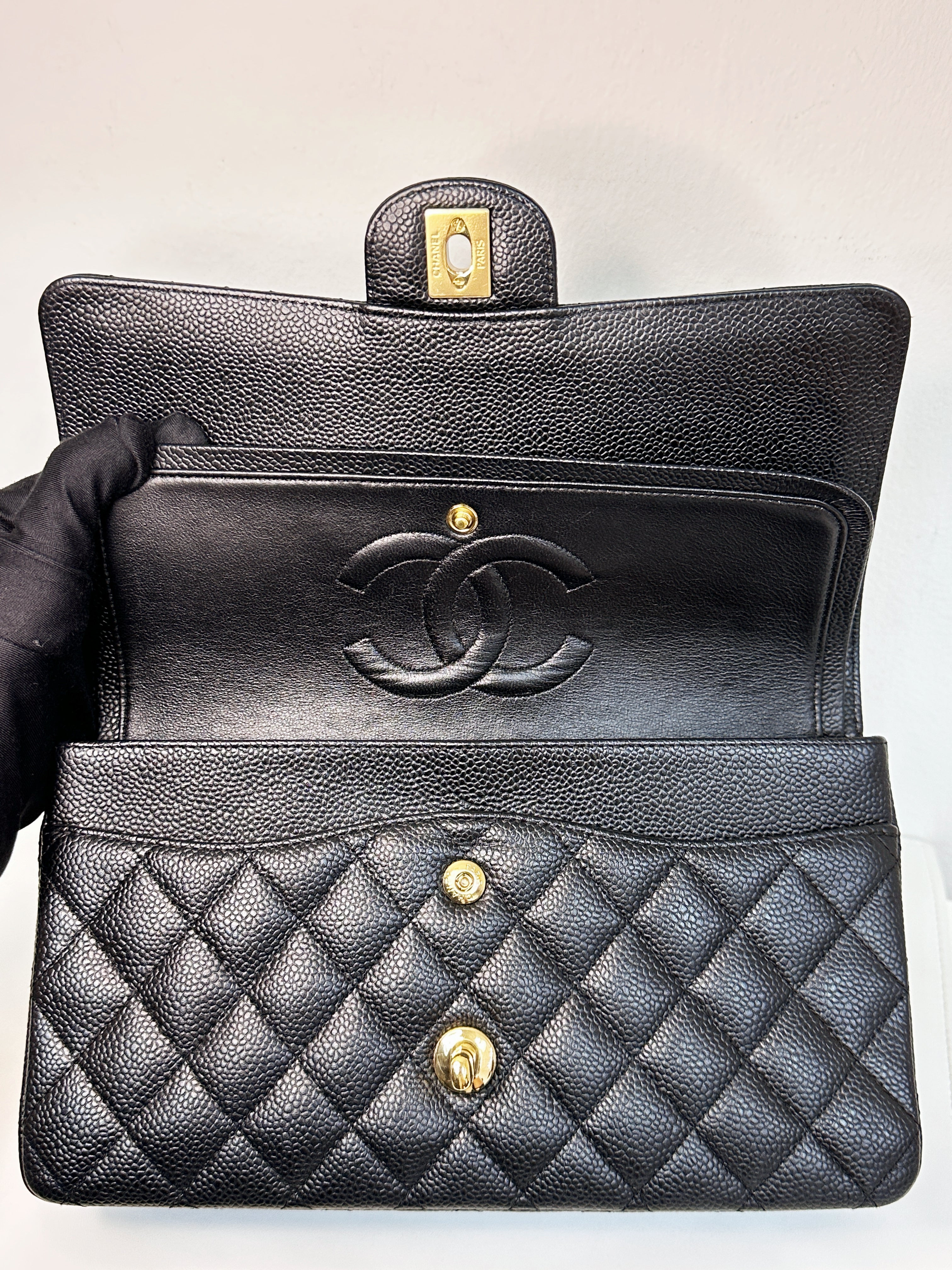 PPreloved Authentic Chanel Vintage  Classic Double Flap Medium Shoulder Bag Black Caviar 24k GHW