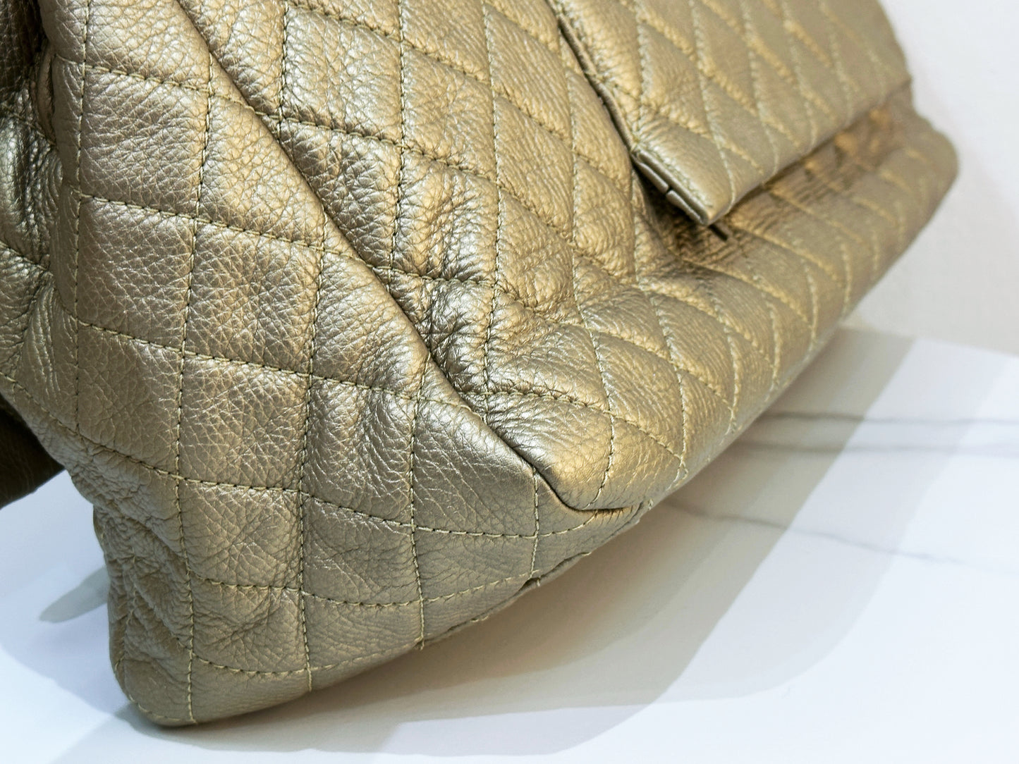 Chanel 2018 Calfskin Quilted XXL Travel Flap shoulder bag Metallic Gold GHW 2510 holo card
