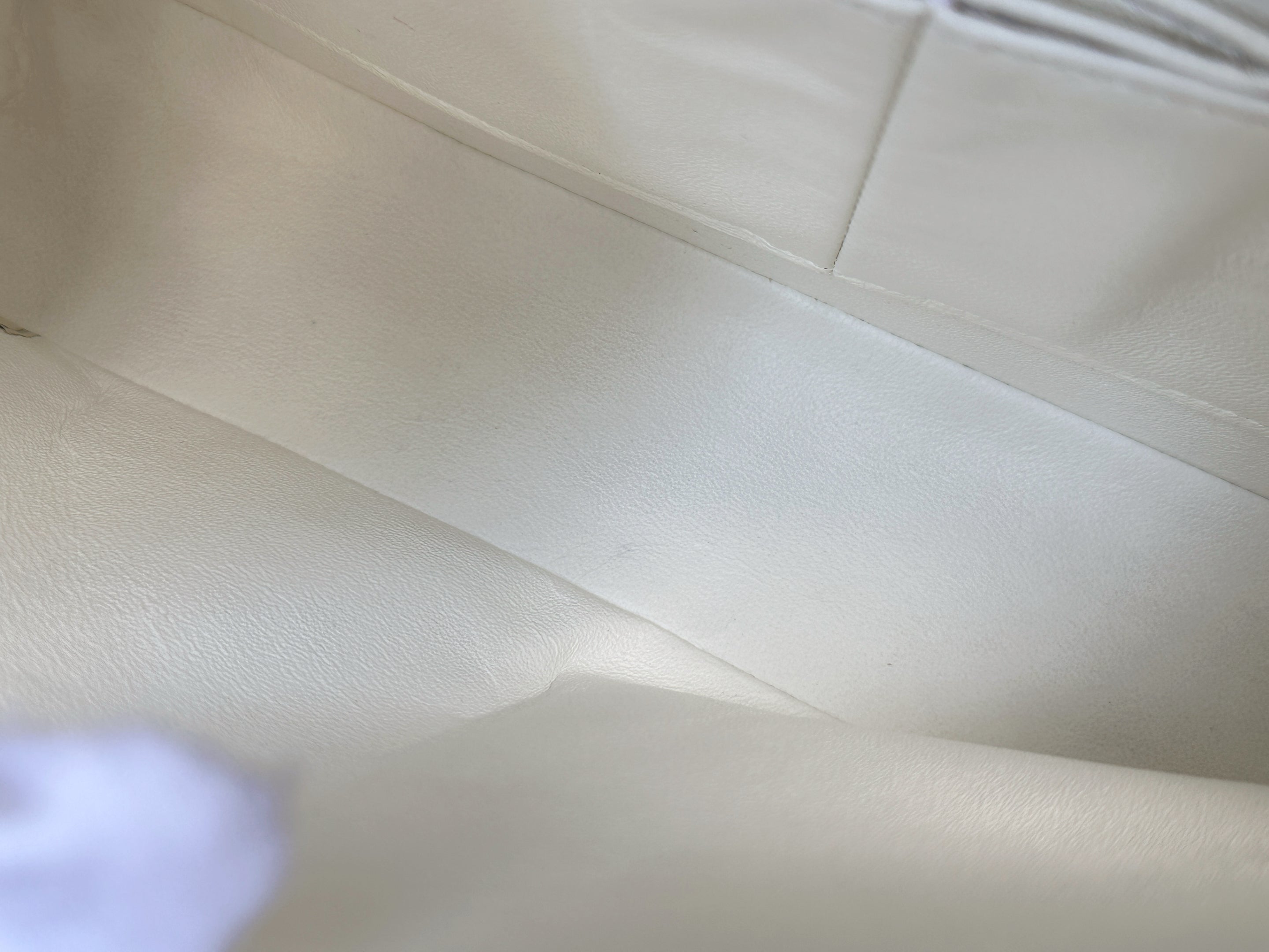 Chanel White Caviar Medium Classic Double Flap Bag 1350 holo