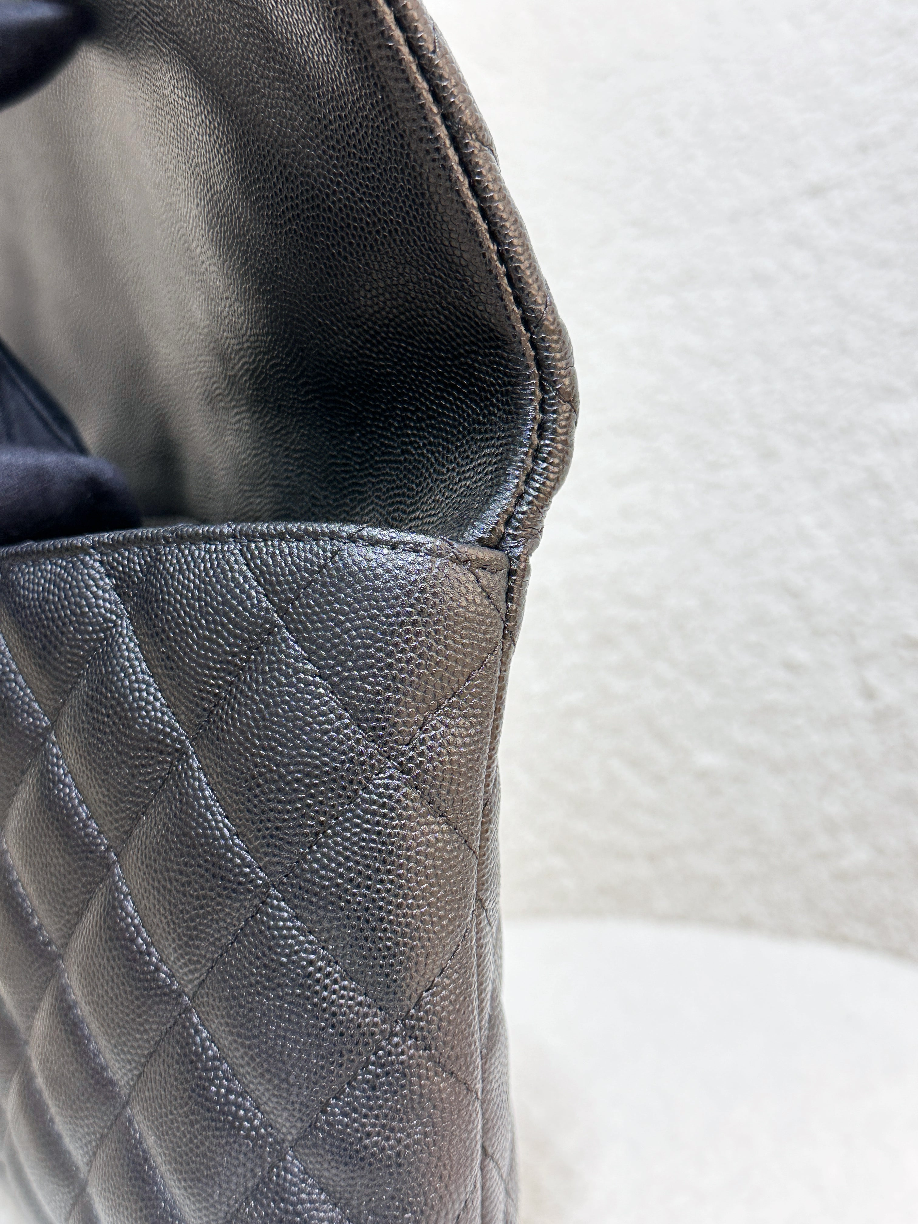 Chanel Quilted Caviar Classic Clutch GHW Black 2645 holo card