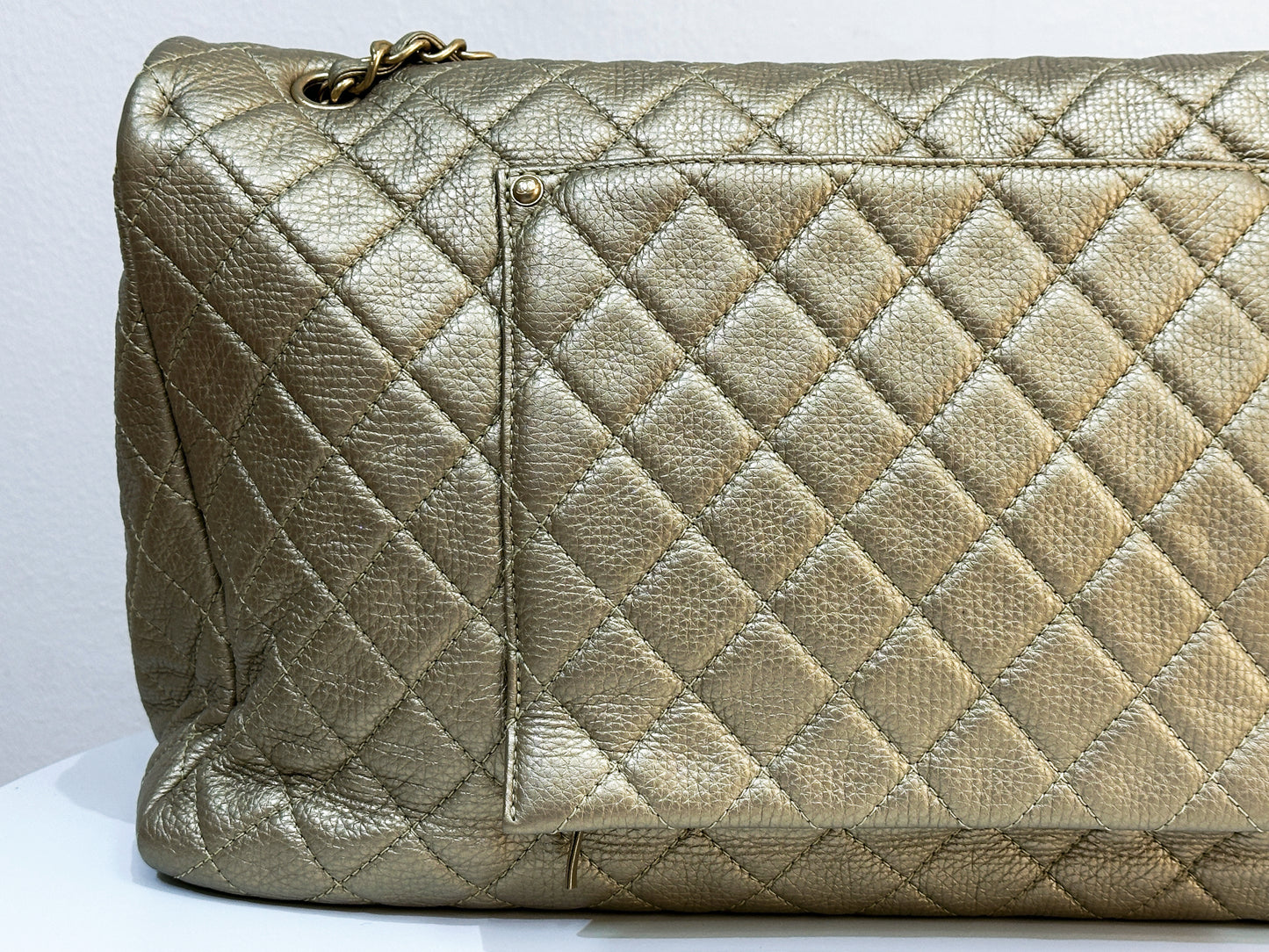 Chanel 2018 Calfskin Quilted XXL Travel Flap shoulder bag Metallic Gold GHW 2510 holo card