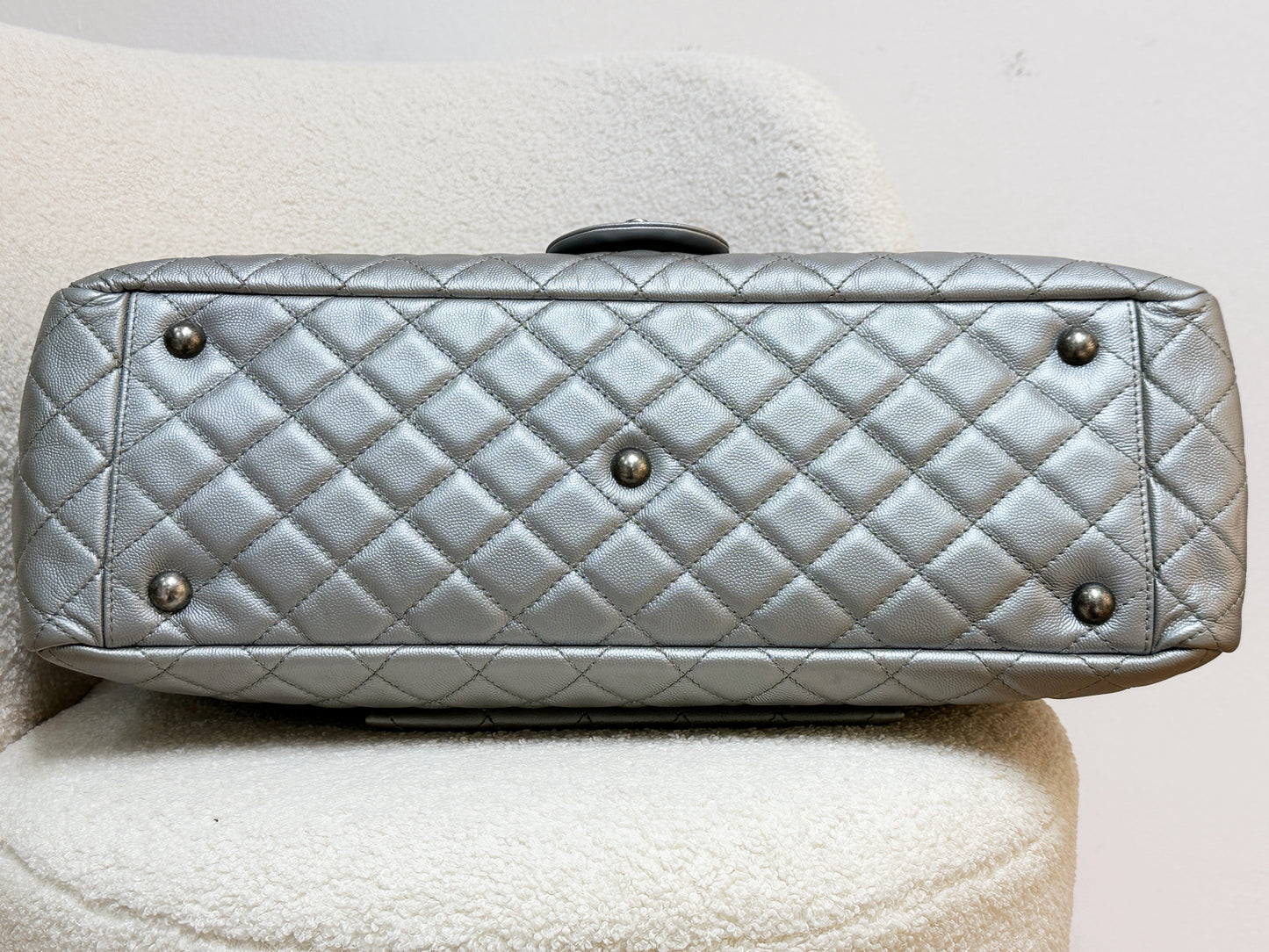 Chanel 2017 Caviar Classic Quilted XXL Travel Flap shoulder bag Metallic Silver SHW 2257 holo card