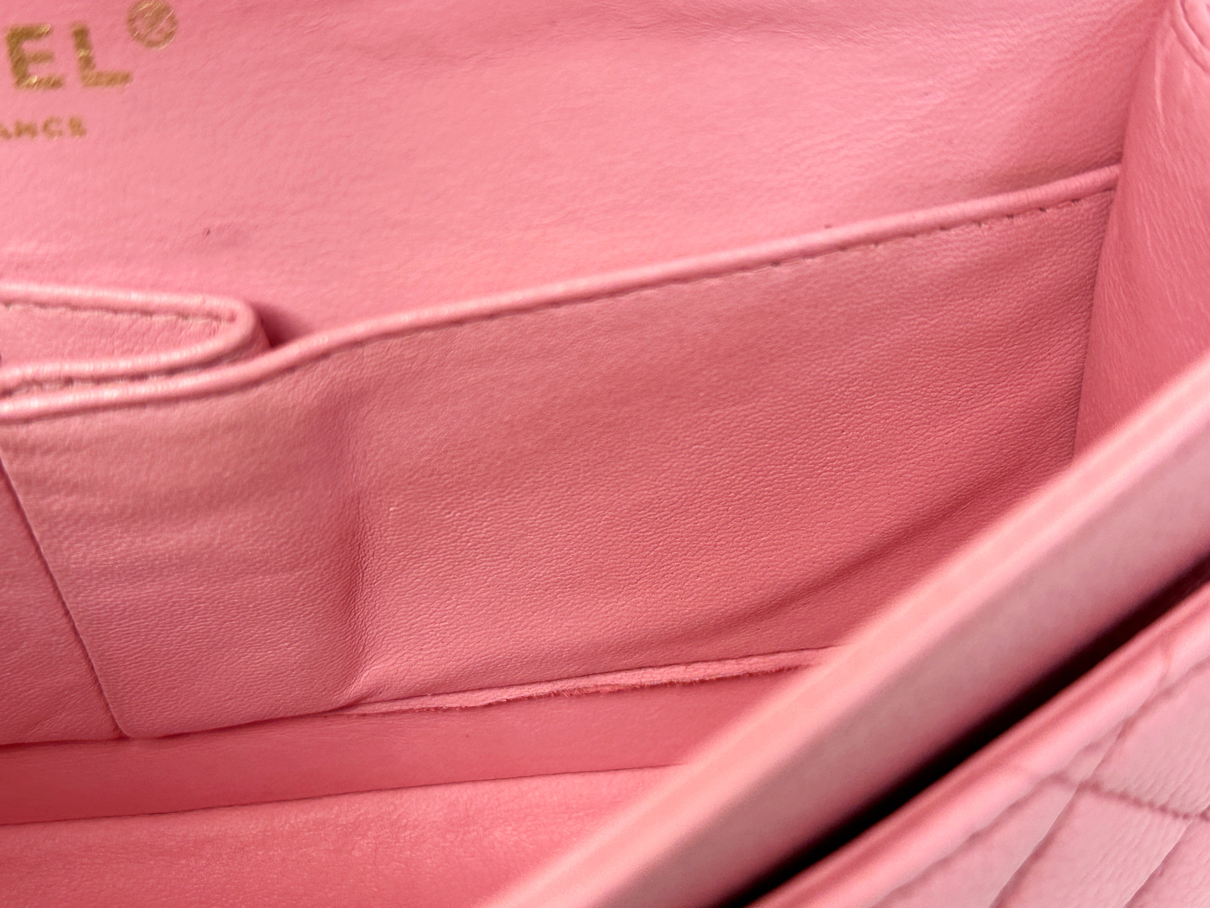 Chanel Medium Vintage Sakura Pink Caviar Classic Double Flap Bag 24K GHW 86 holo(body lightly touched)