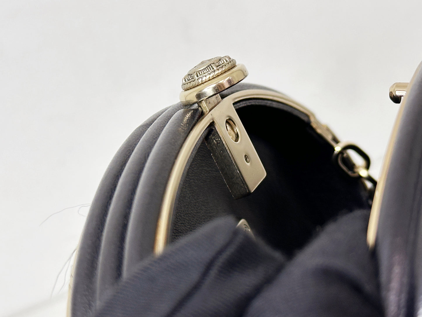 CHANEL 2014 PARIS-DALLAS MINAUDIERE CLUTCH 2018 holo card