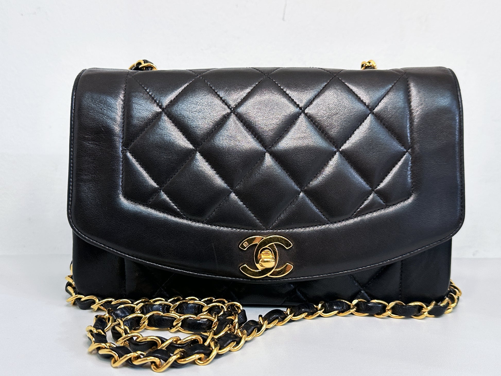 Chanel Vintage Quilted Diana Flap Bag Black Lambskin 25 holo card