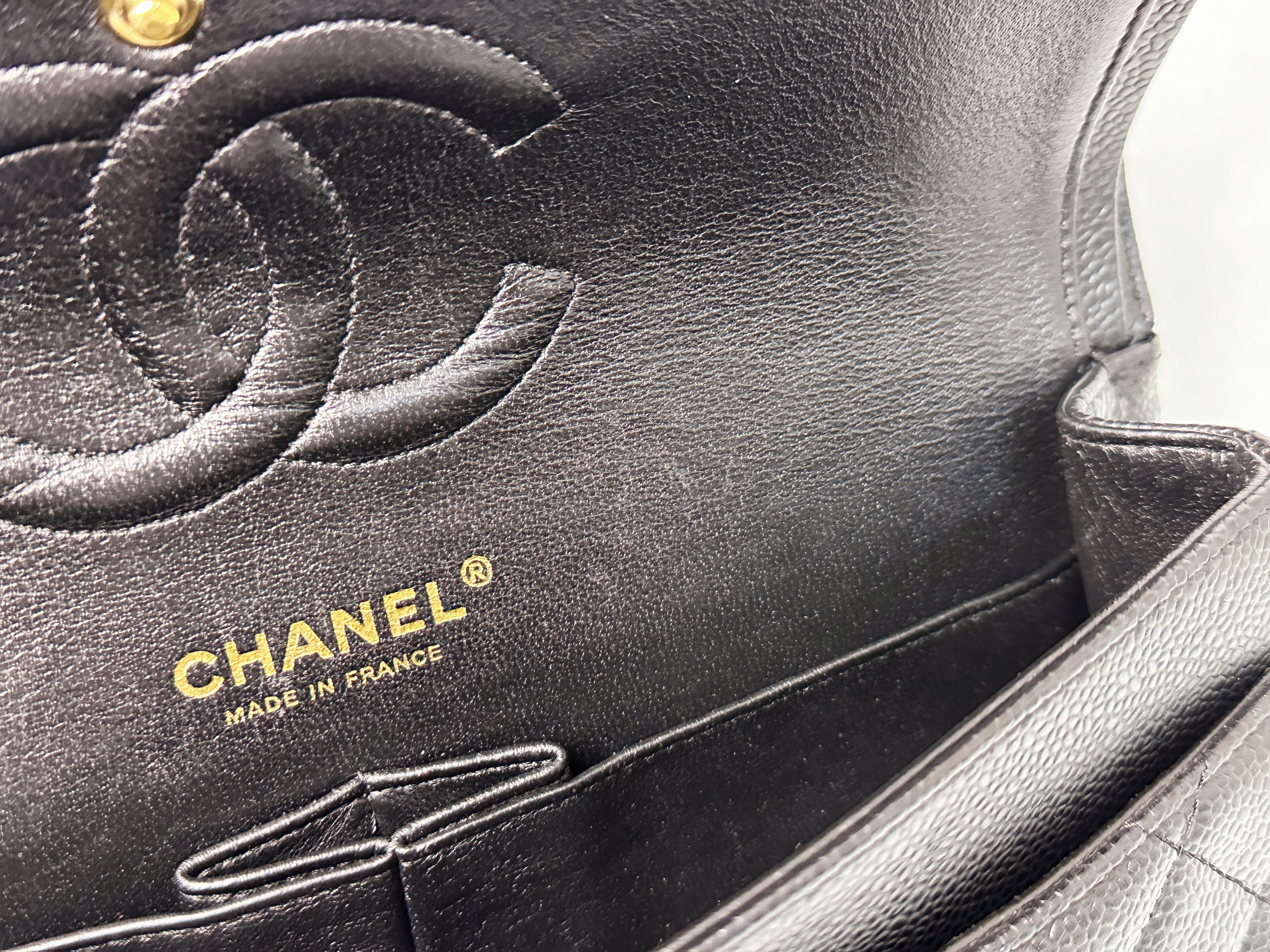 PPreloved Authentic Chanel Vintage  Classic Double Flap Medium Shoulder Bag Black Caviar 24k GHW