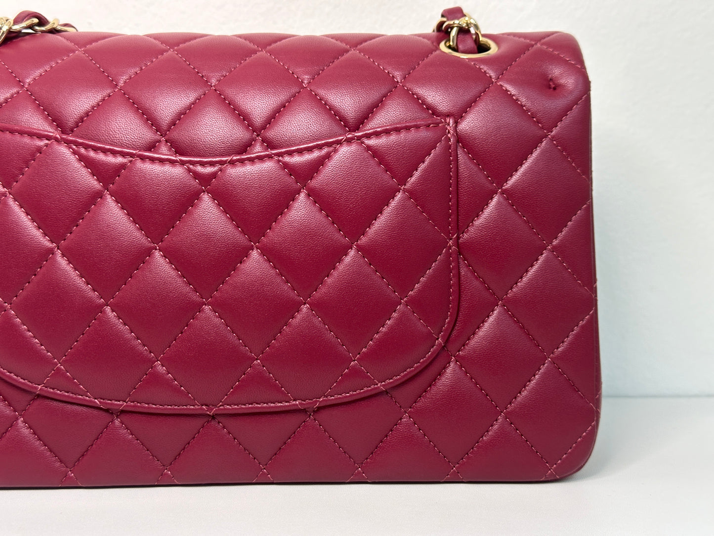 CHANEL MEDIUM 21A CLASSIC DOUBLE FLAP BAG LAMBSKIN DARK RED LGHW ULLK microchip