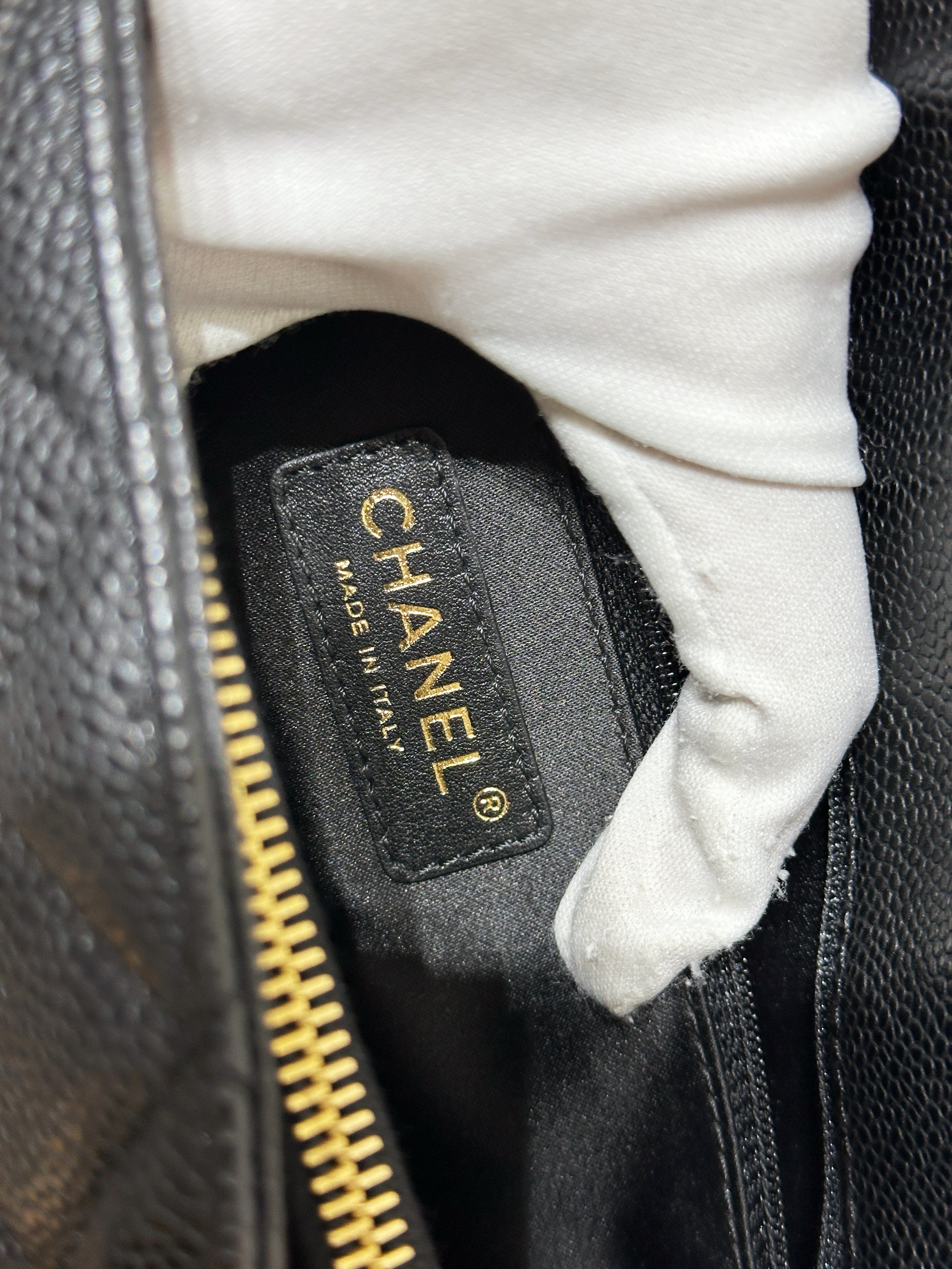 Chanel Caviar Grand Shopping Tote GST Black GHW 1640 holo card