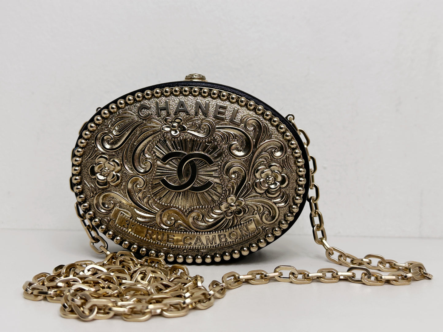 CHANEL 2014 PARIS-DALLAS MINAUDIERE CLUTCH 2018 holo card