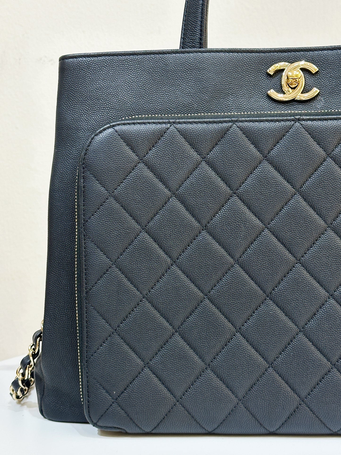 Chanel Caviar Quilted Large Business Affinity Shopping Bag Black 3043 holo card