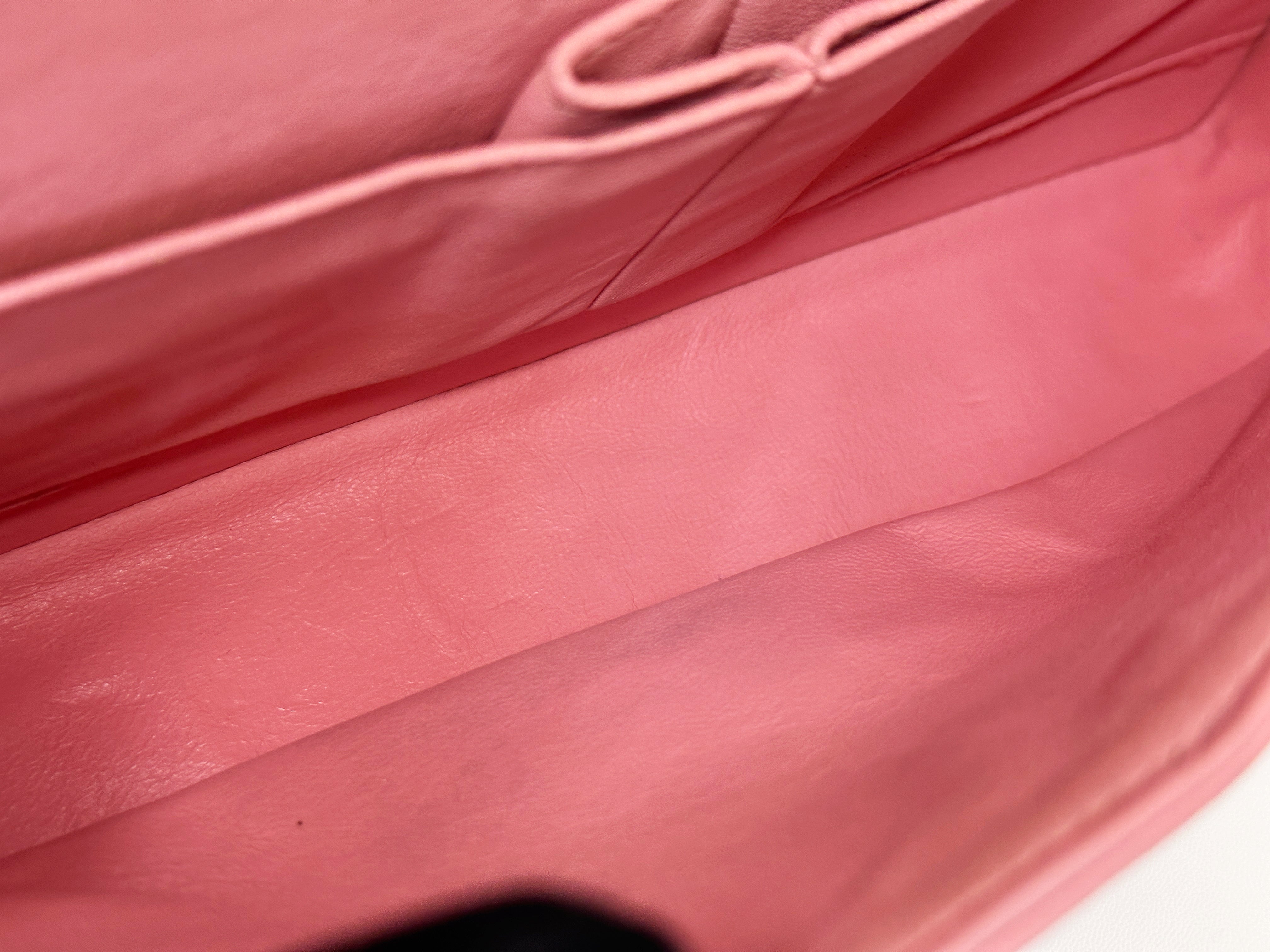 Chanel Medium Vintage Sakura Pink Caviar Classic Double Flap Bag 24K GHW 86 holo(body lightly touched)